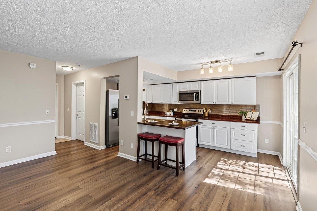 1092 OAKDALE CT
