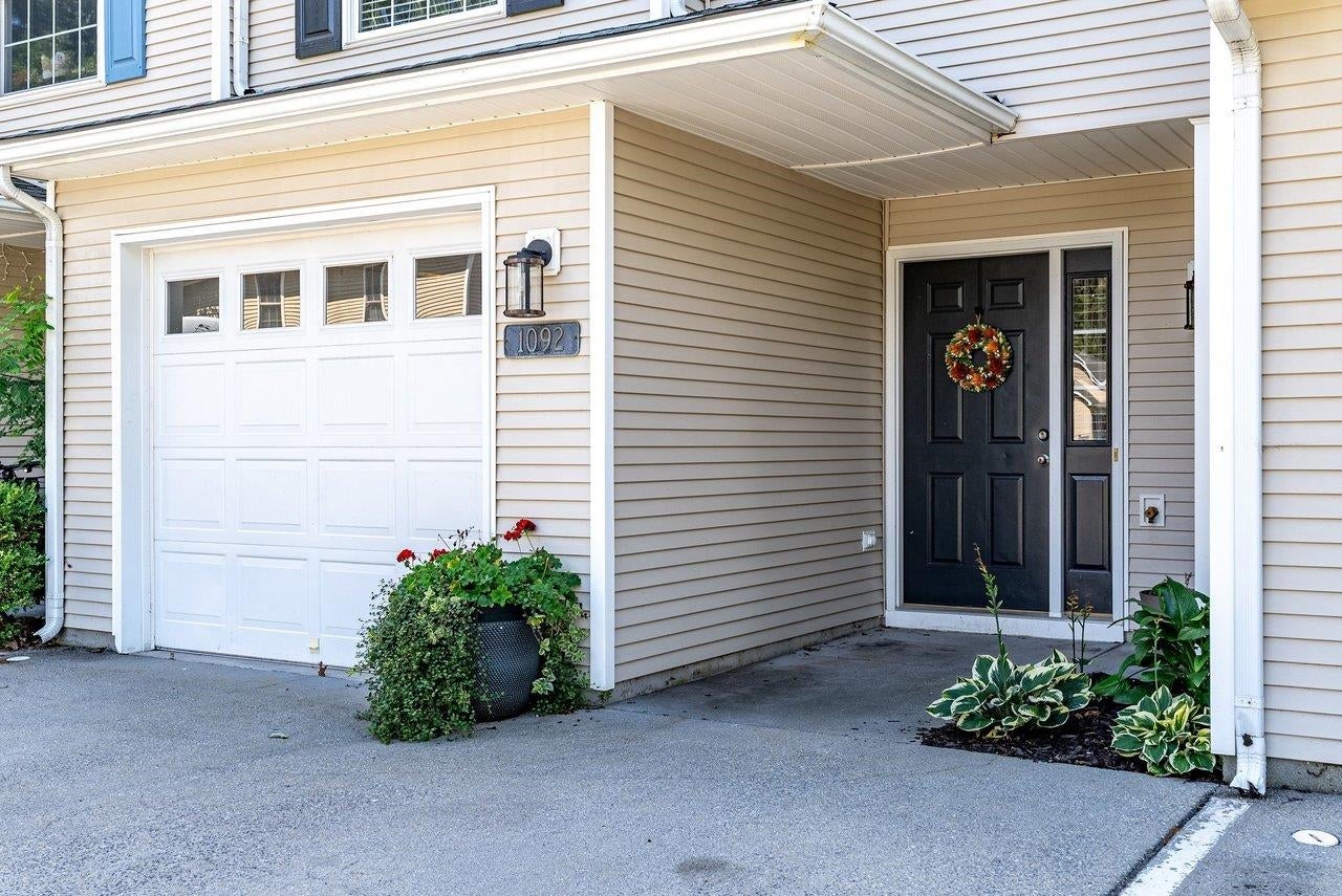 1092 OAKDALE CT