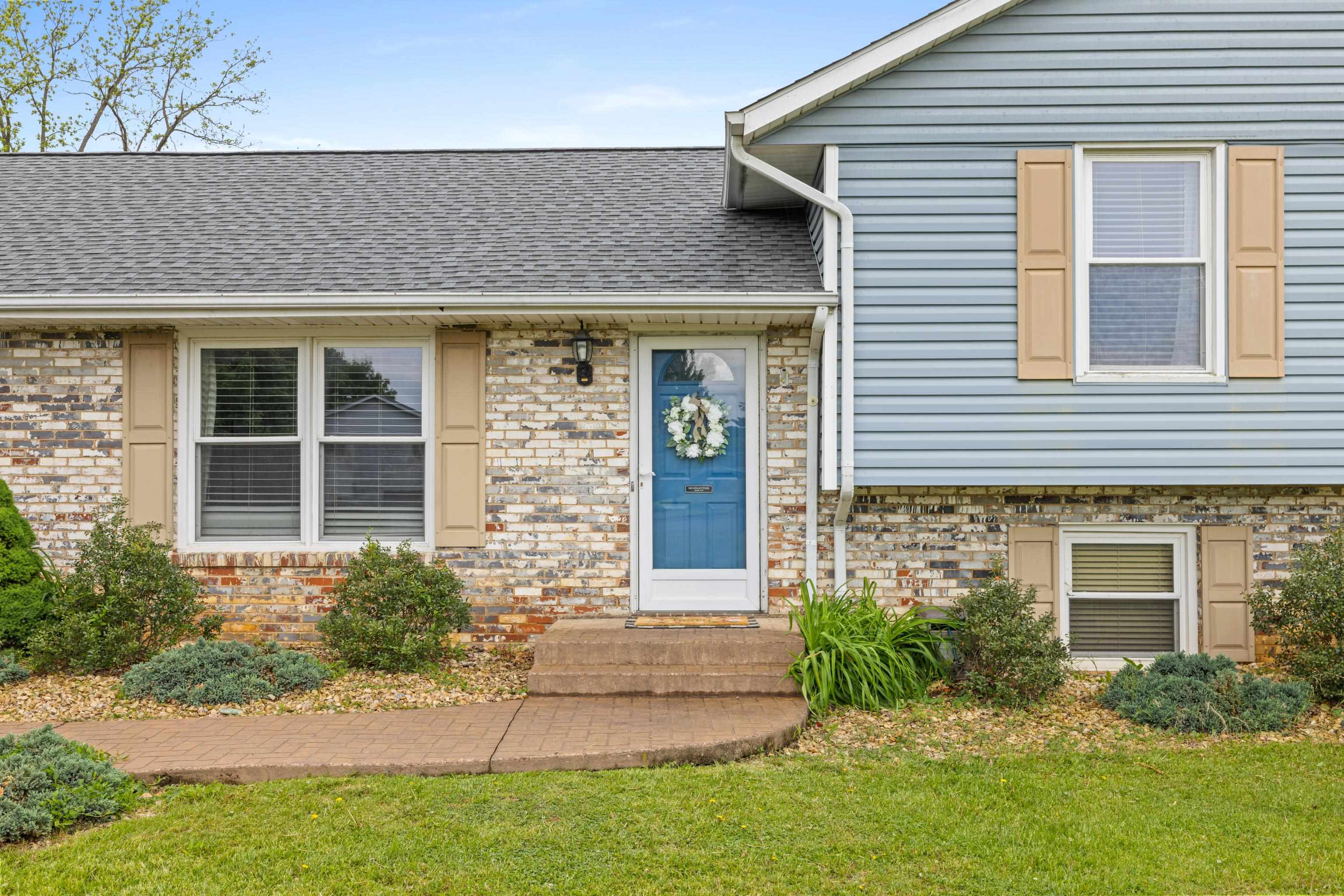 183 CAMBRIDGE DR
