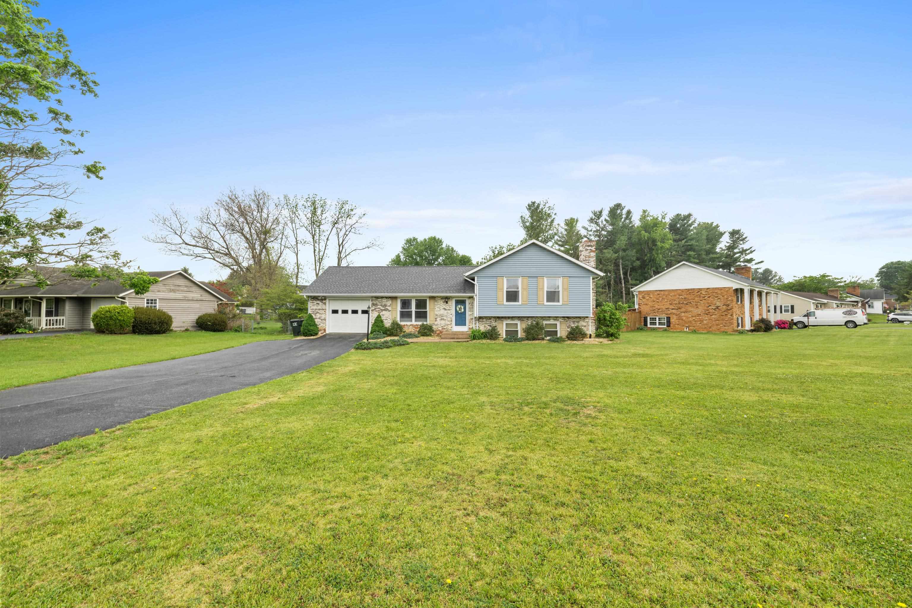 183 CAMBRIDGE DR