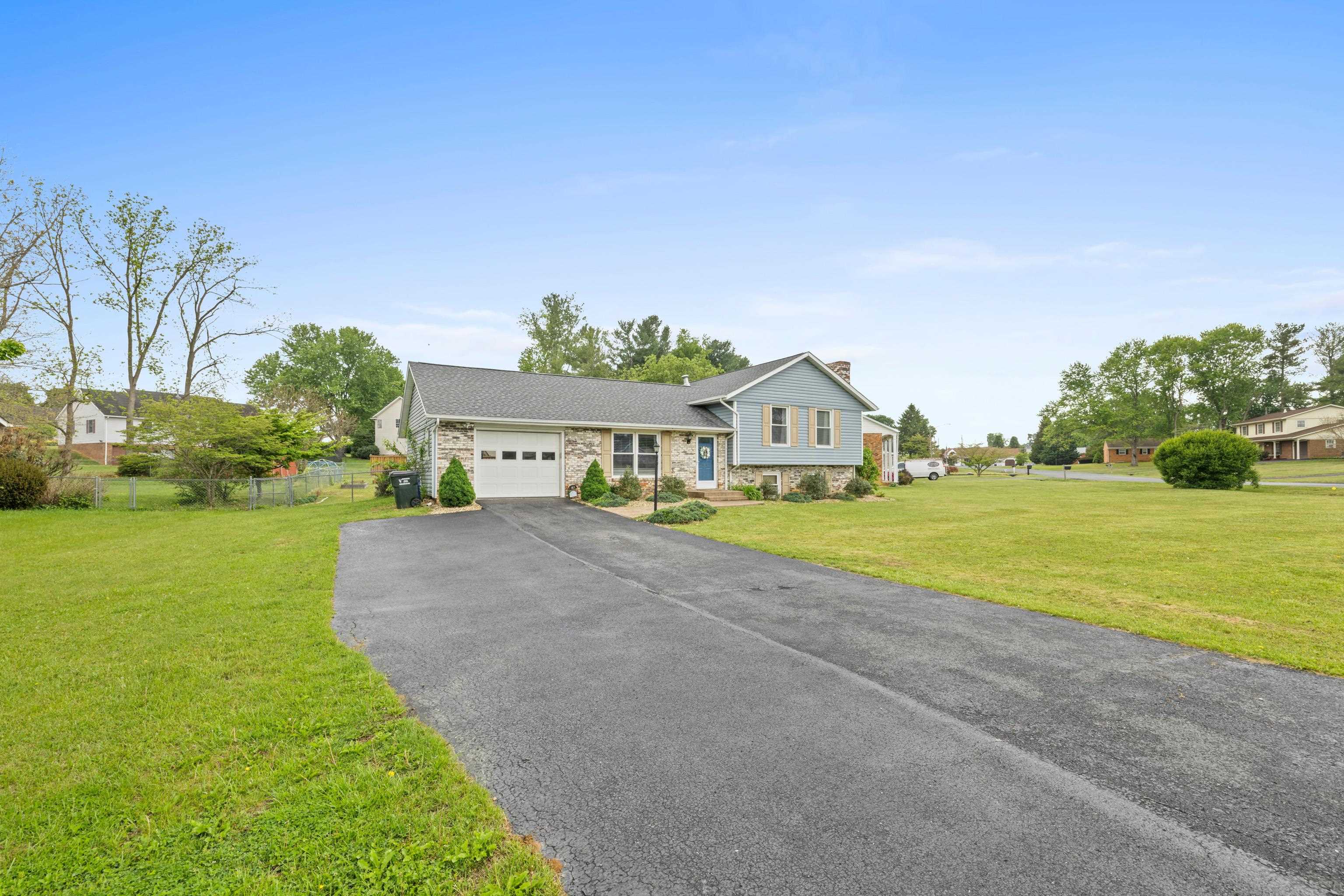 183 CAMBRIDGE DR