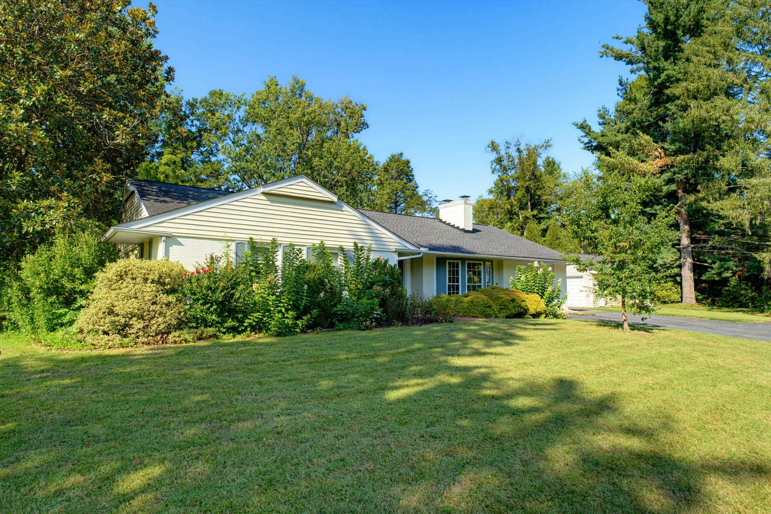 1217 MEADOWBROOK RD