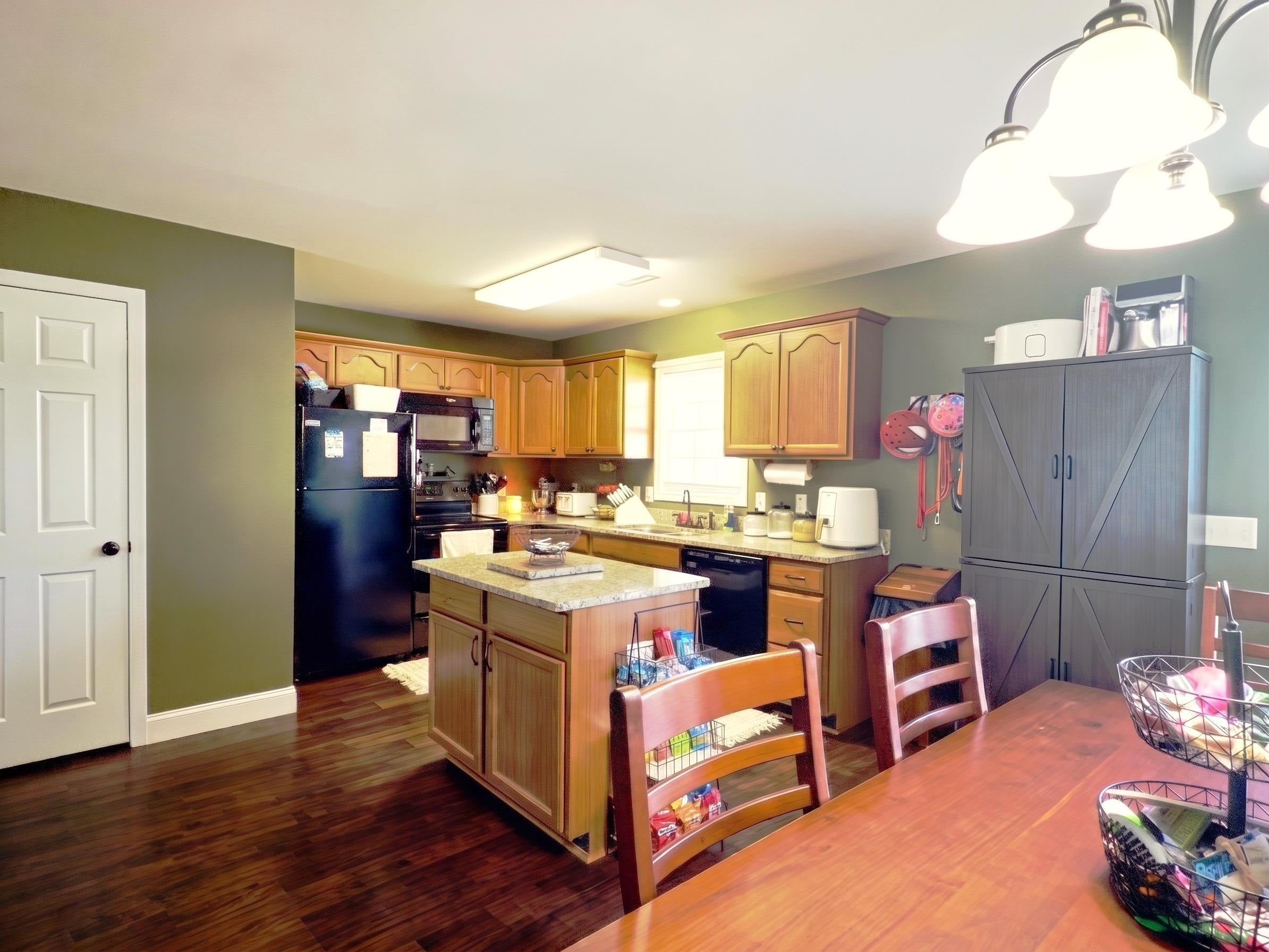 803 CARSON CIR