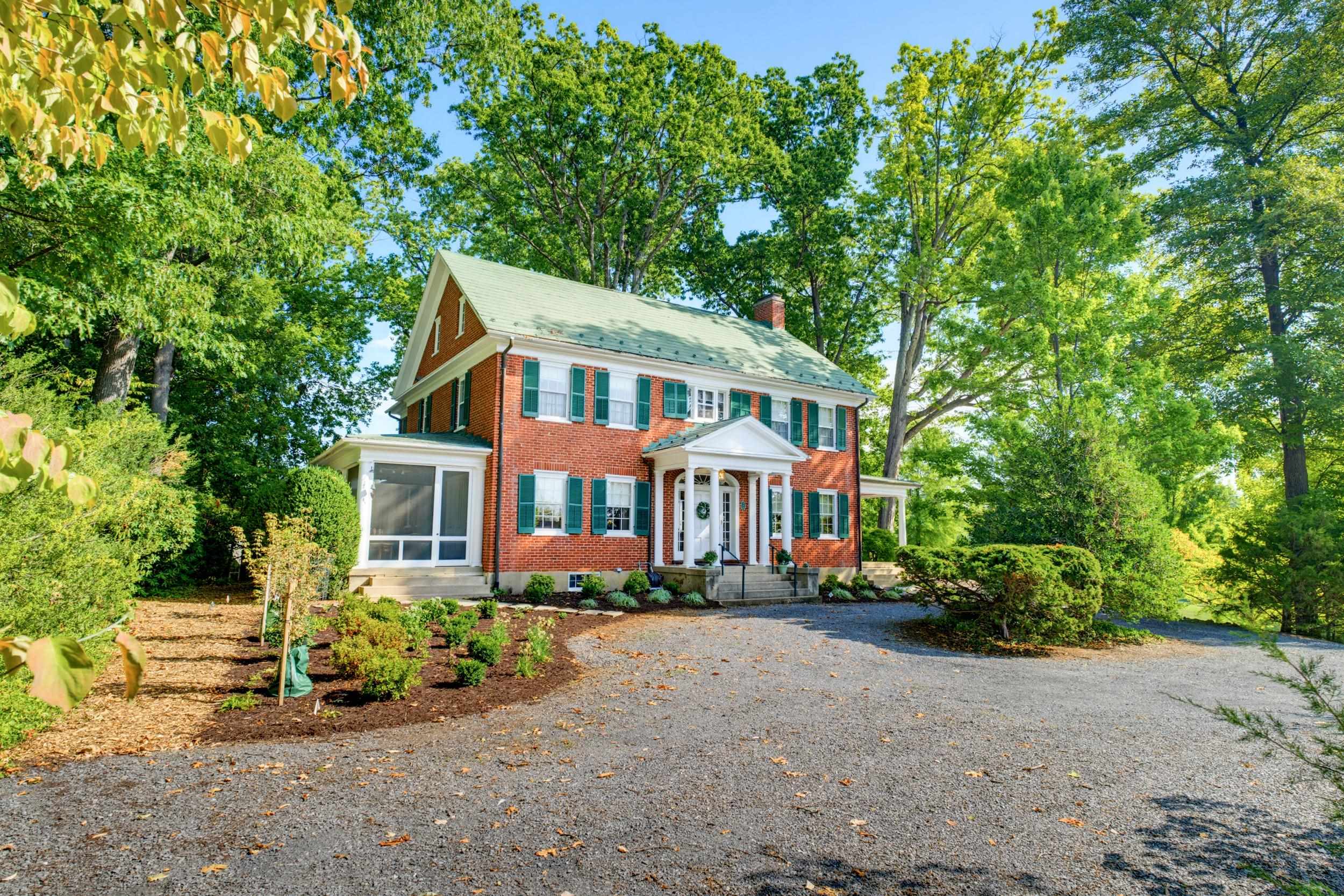 200 FOREST RIDGE RD