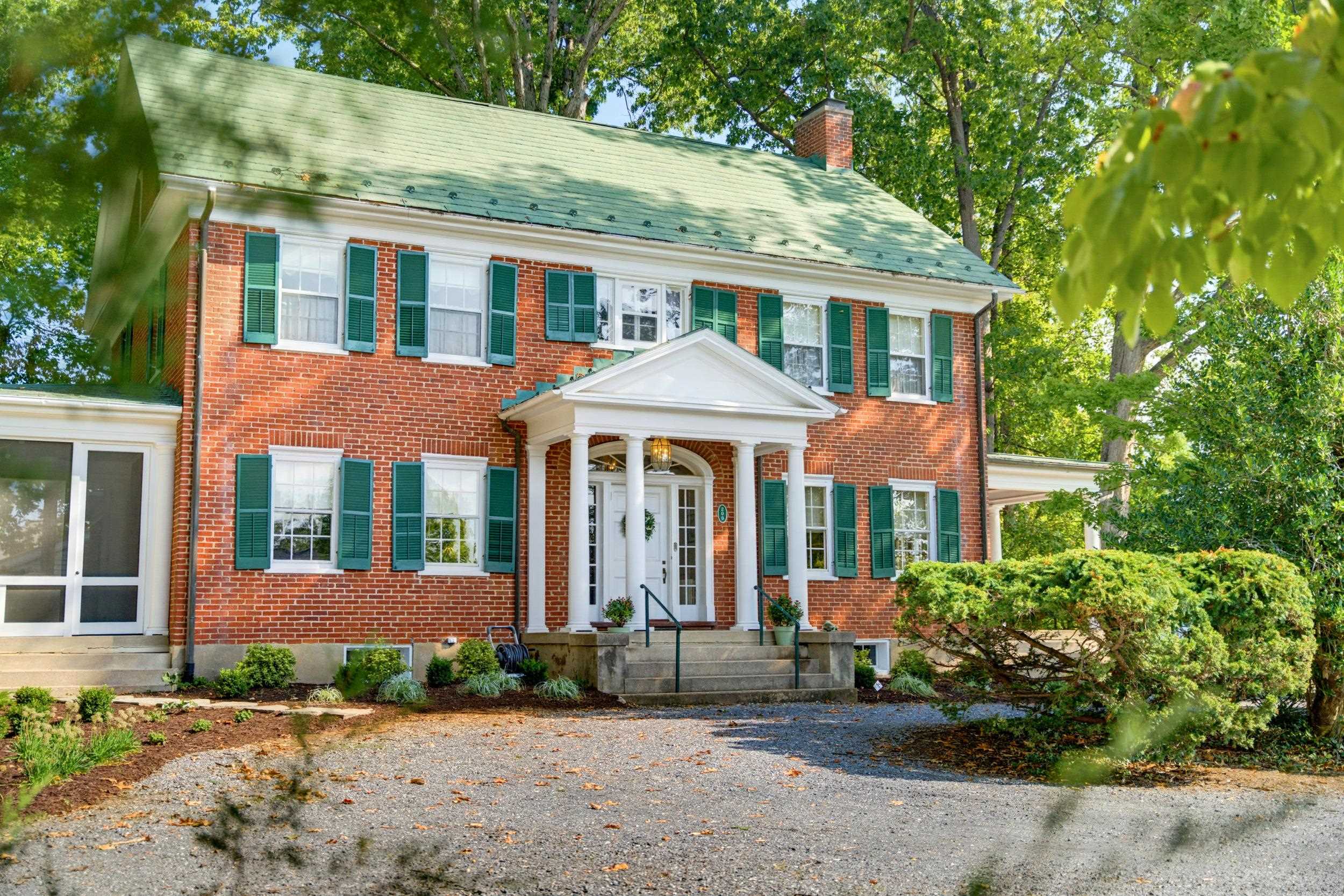 200 FOREST RIDGE RD