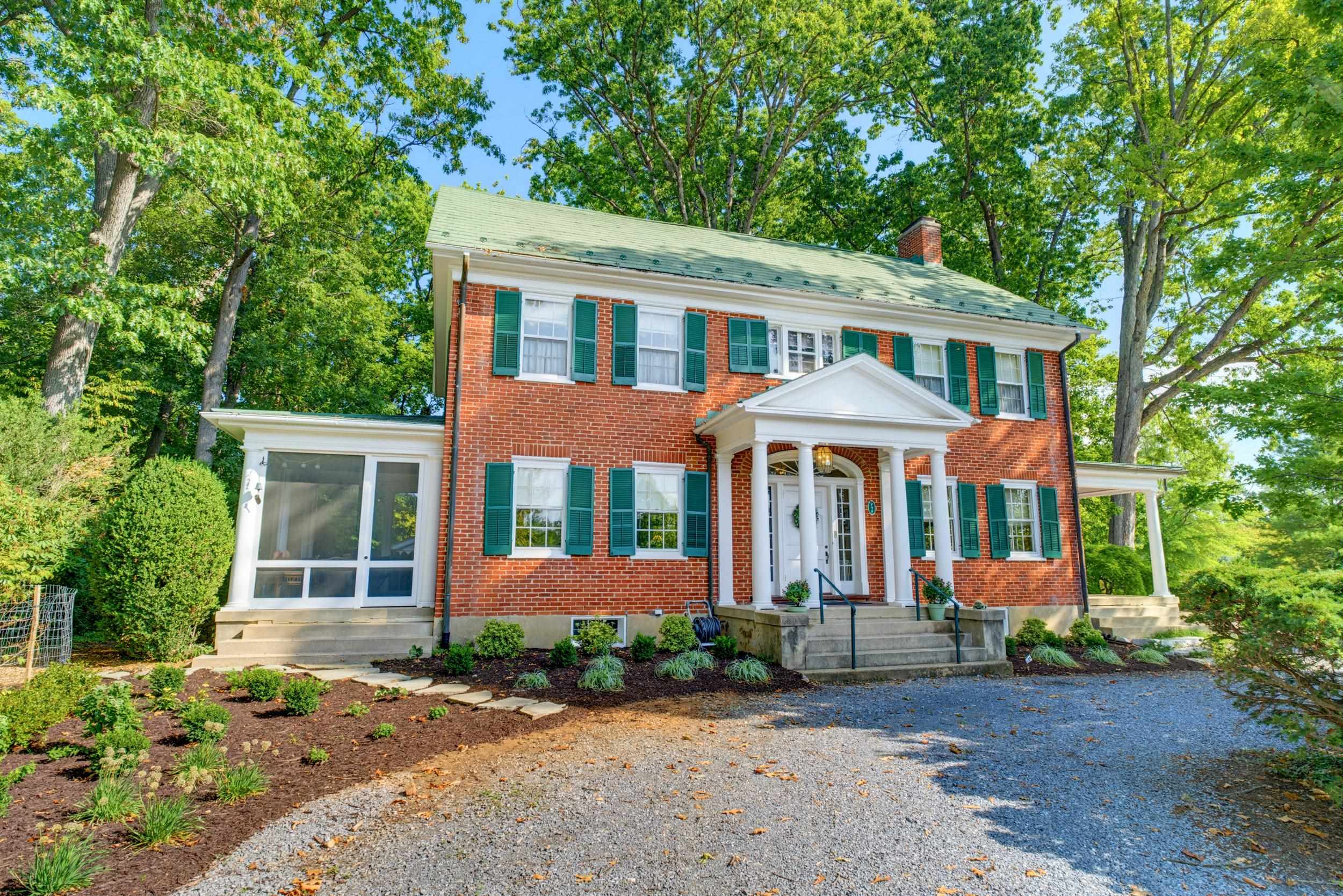 200 FOREST RIDGE RD