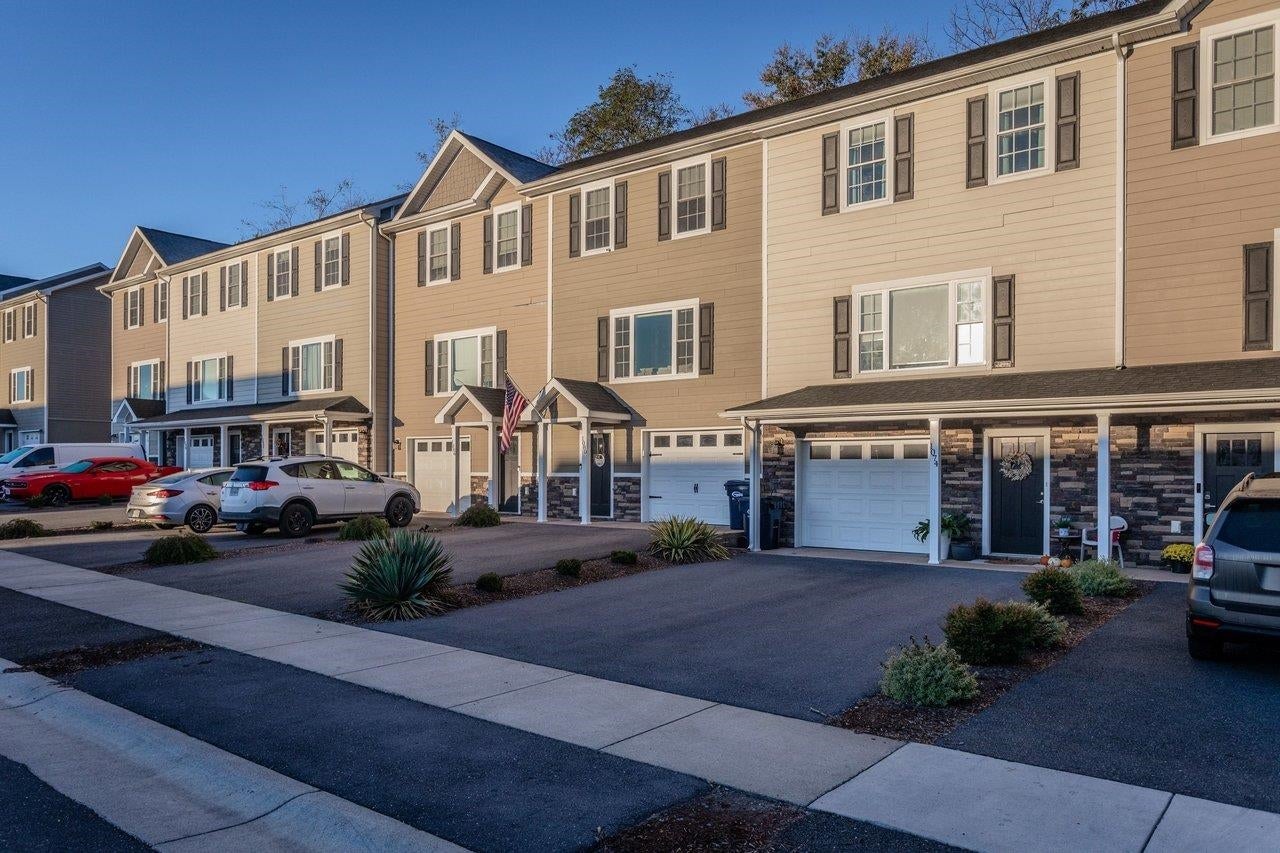 1080 BLUEMOON DR