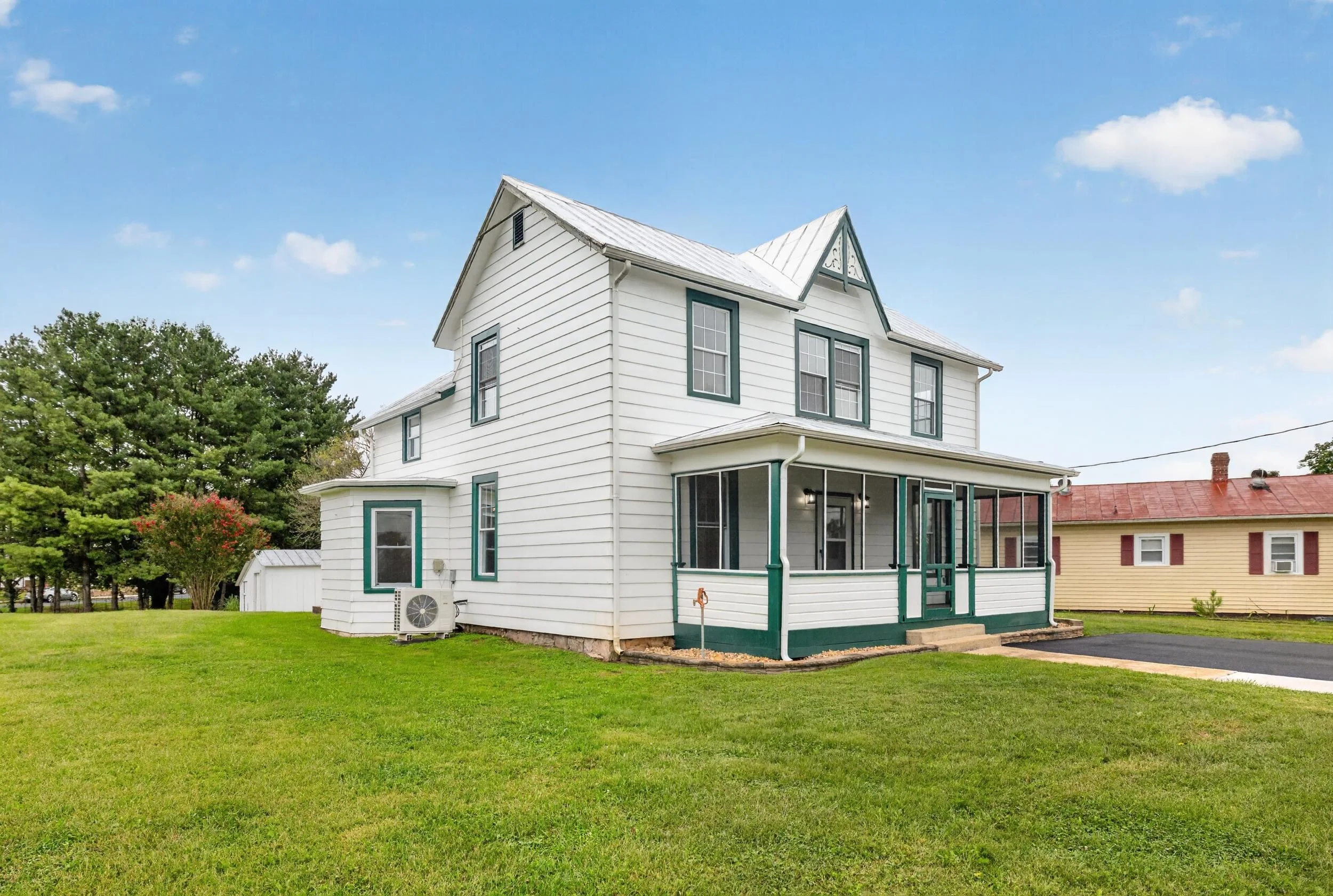 206 2nd St