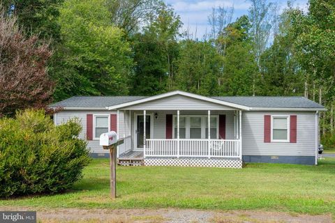 Photo of 5924 Bradley Ln, Spotsylvania, VA 22551 (MLS # VASP2036814)