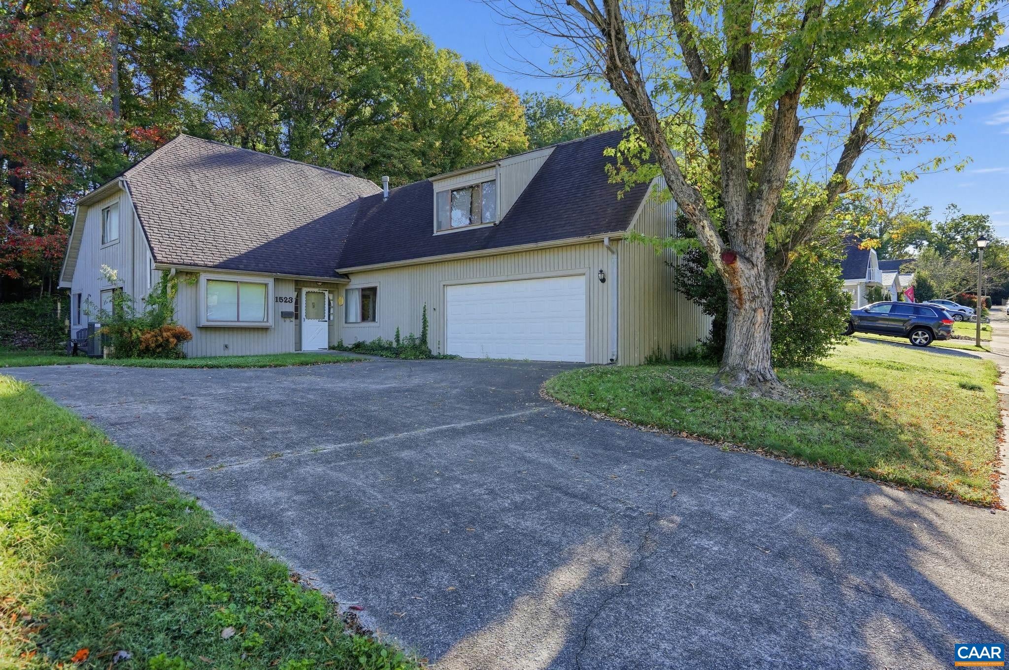 1523 LAKE FOREST DR