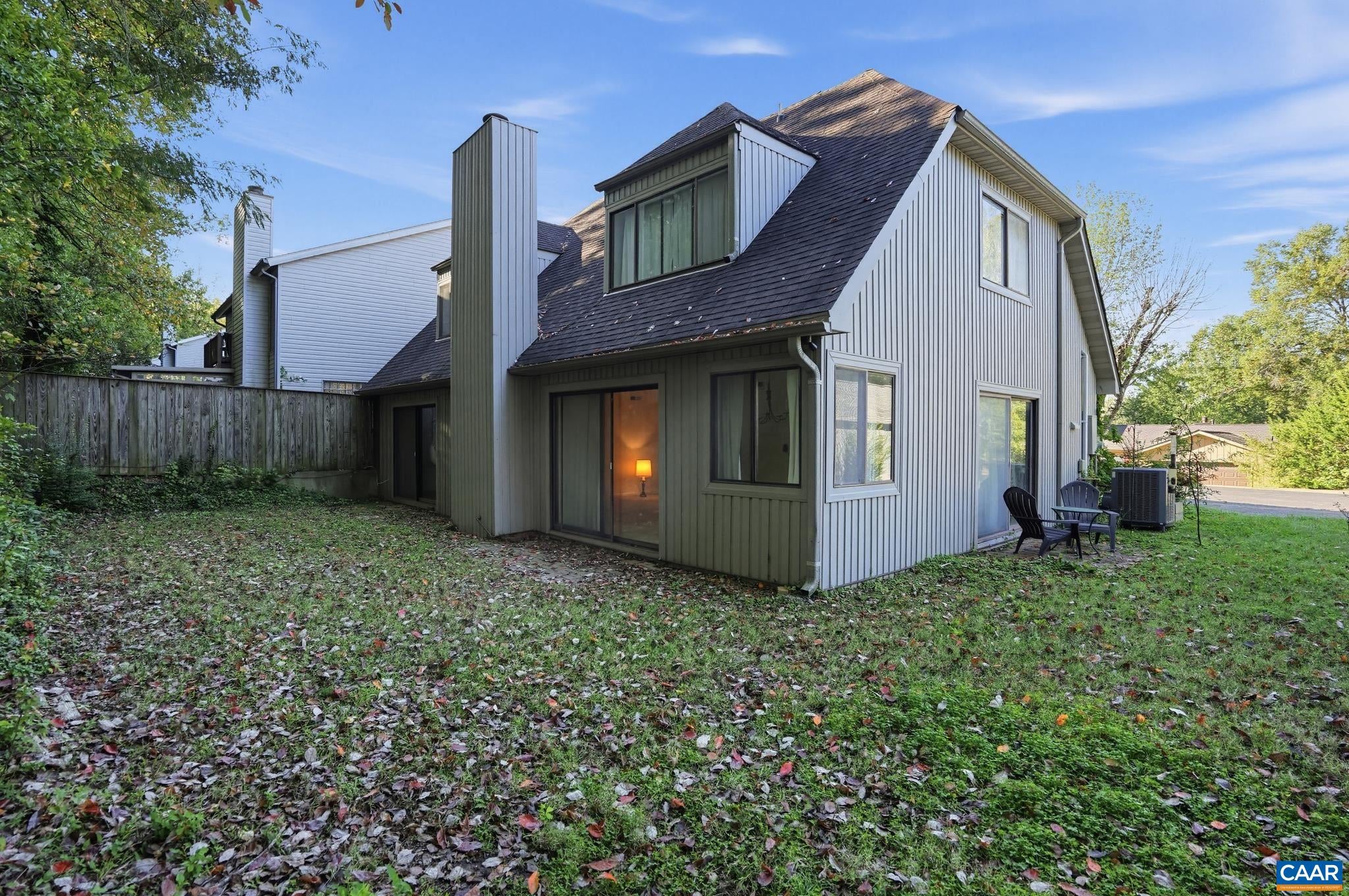 1523 LAKE FOREST DR