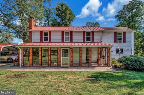 Photo of 31934 Indiantown Rd, Locust Grove, VA 22508 (MLS # VAOR2012538)