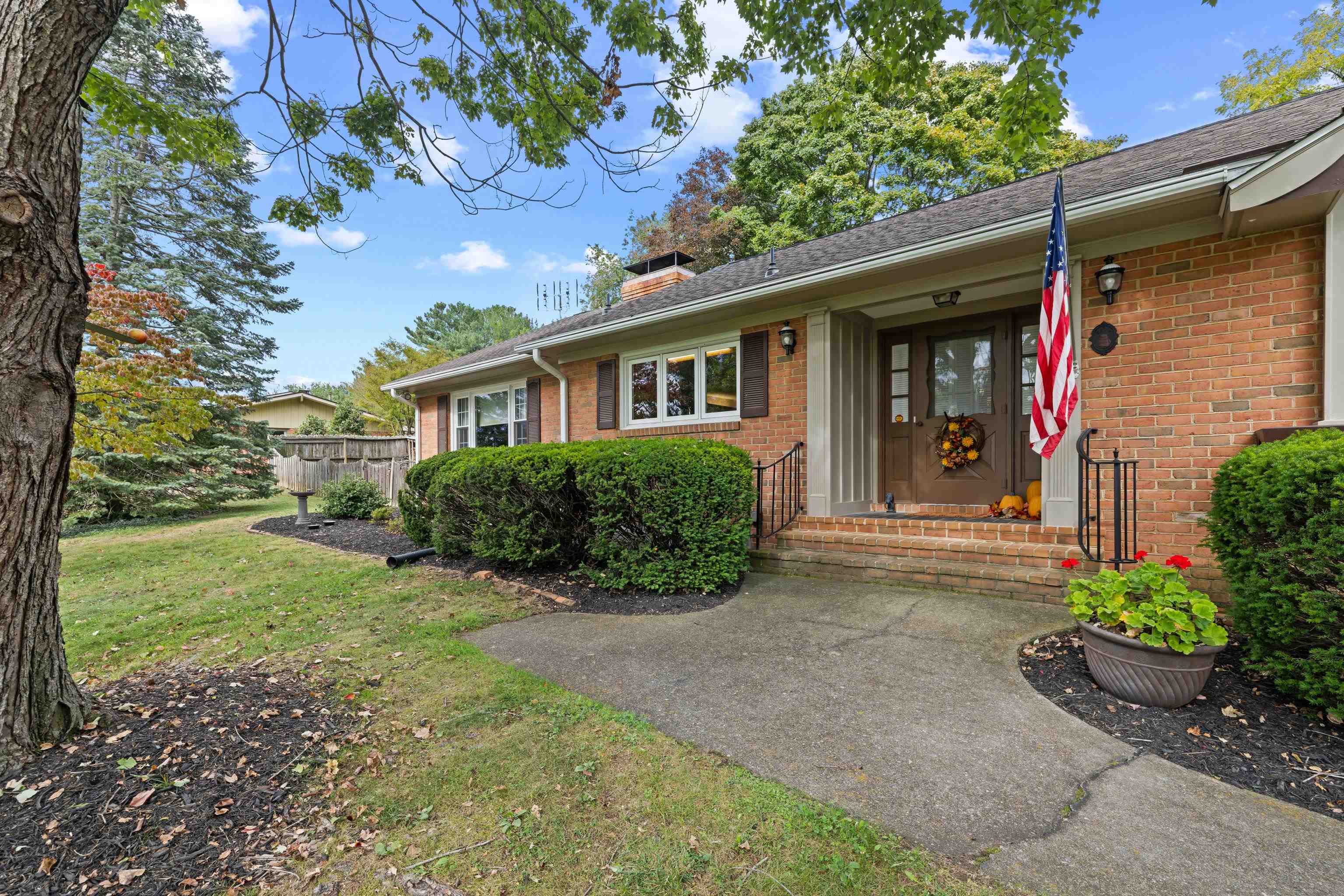 1028 RIDGEMONT DR