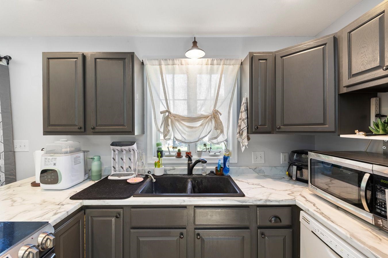11 FOXHALL LN