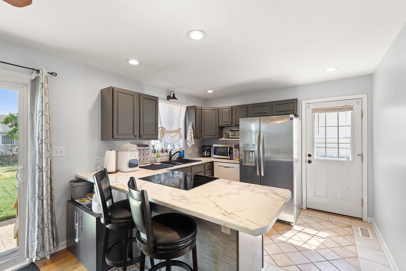 11 FOXHALL LN