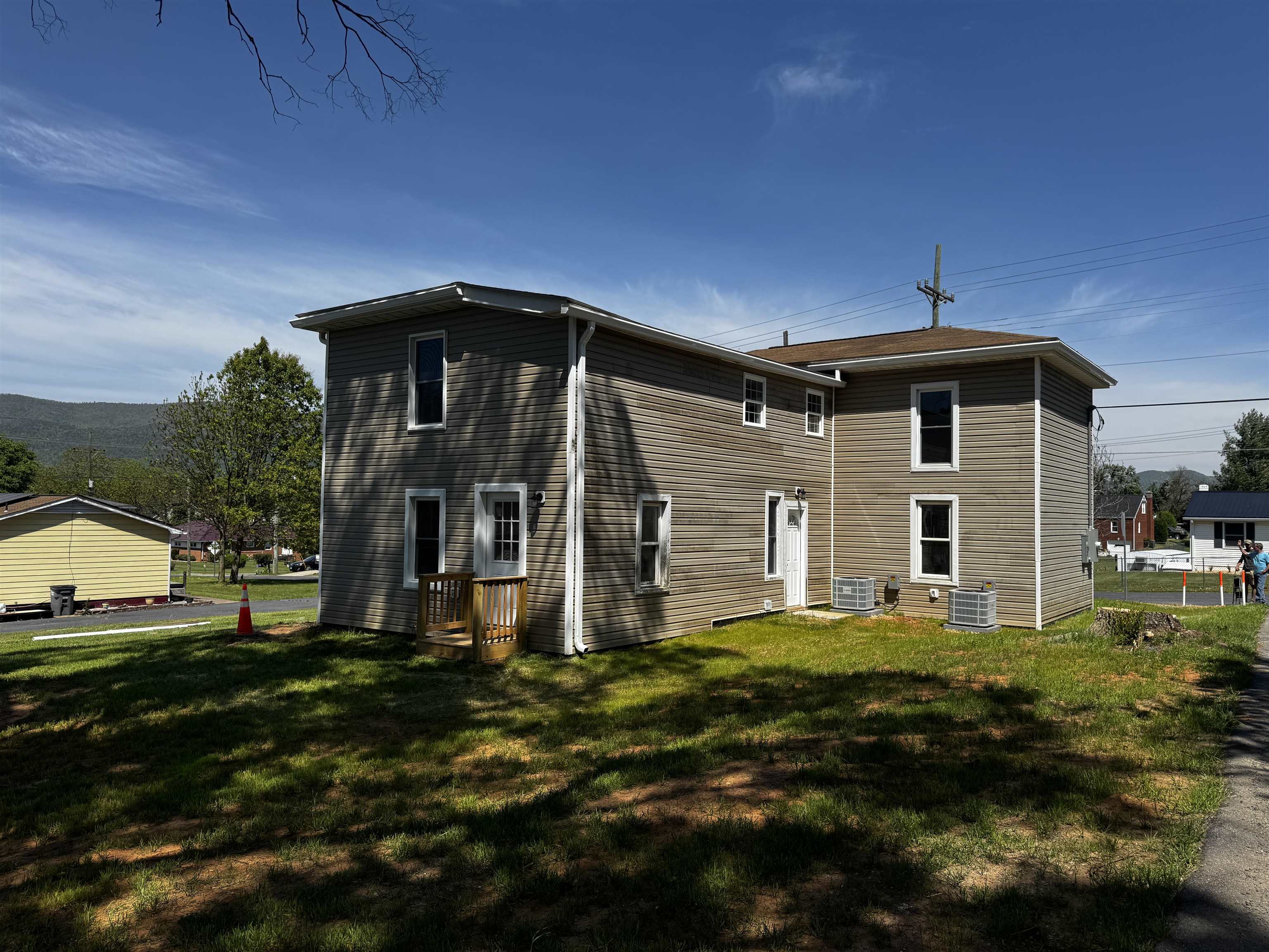 806 JUNIOR AVE