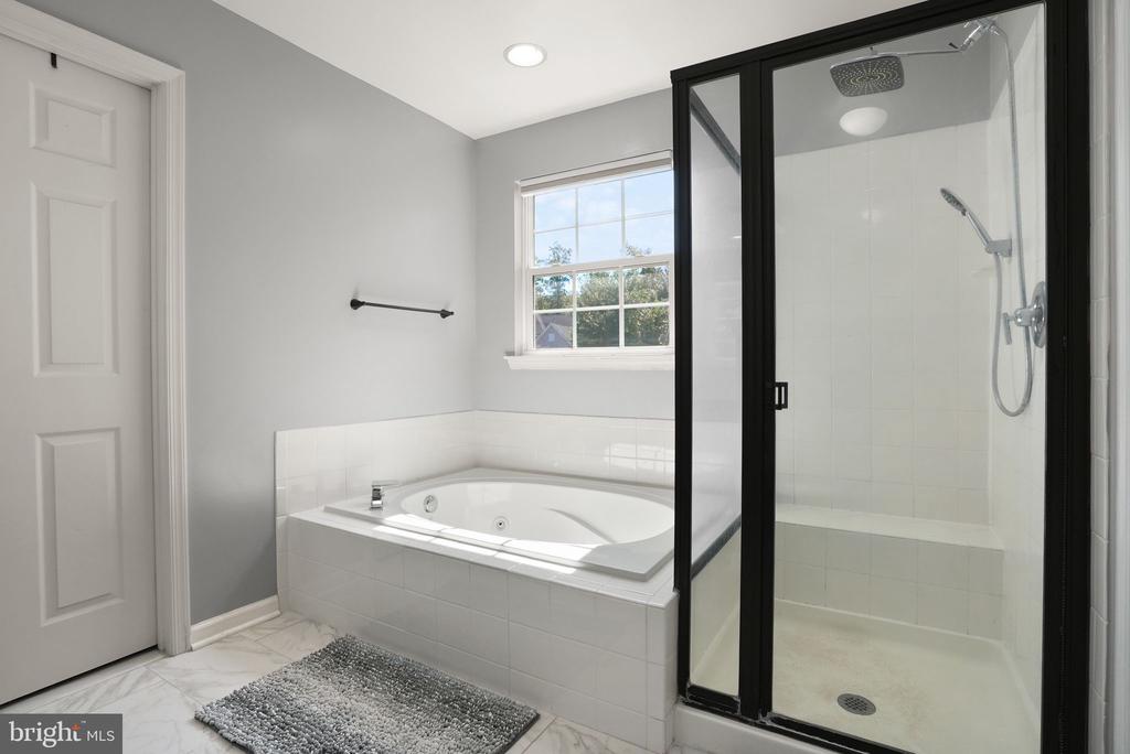 Warrenton, Virginia, United States, 4 Bedrooms Bedrooms, ,3 BathroomsBathrooms,Residential,Active,205137