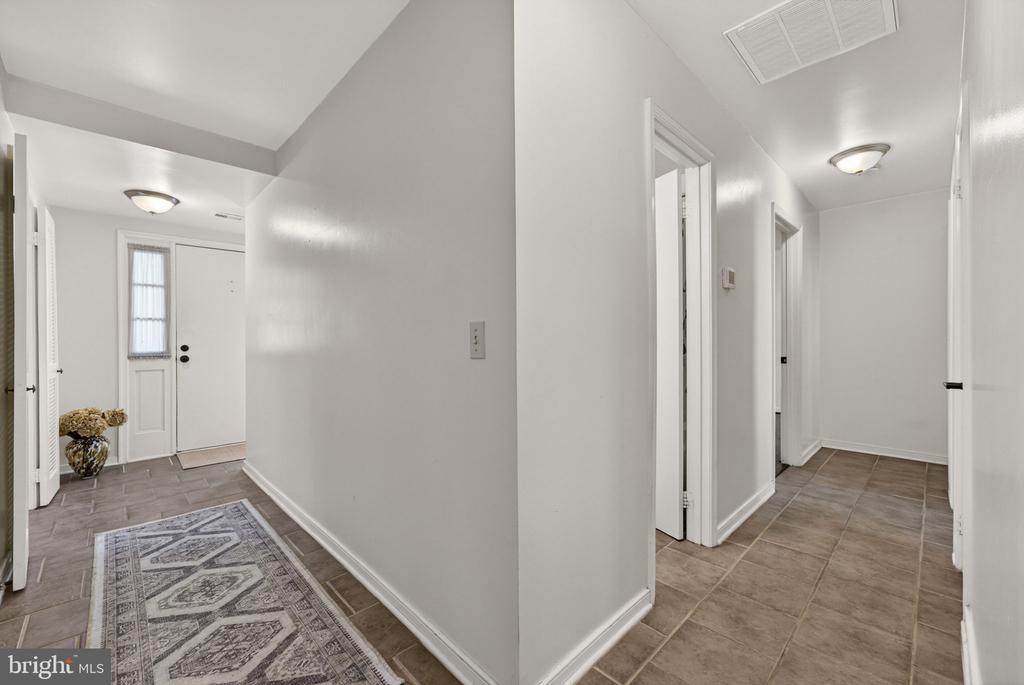 52 LEEDS CT