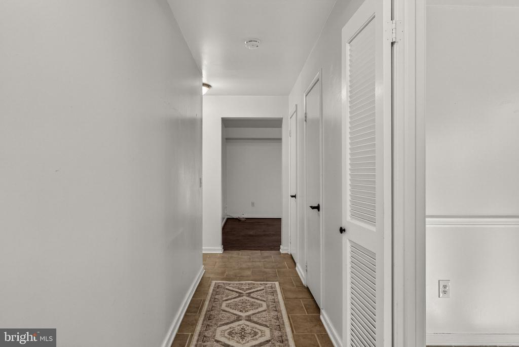 52 LEEDS CT