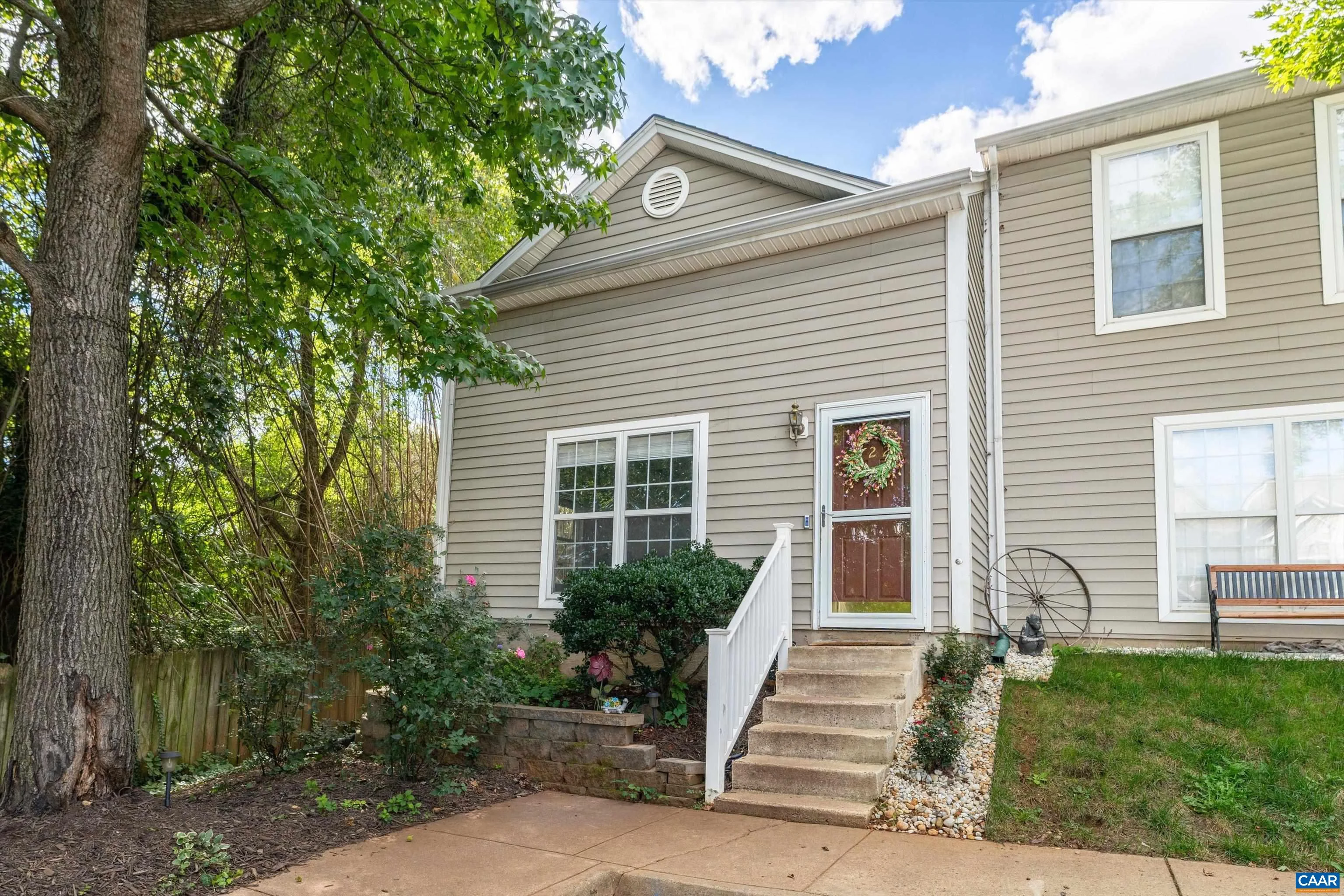 122 Danbury Ct