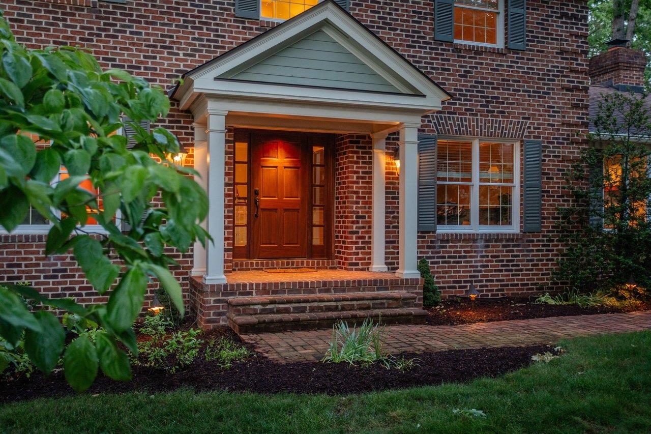 207 FAIRWAY DR