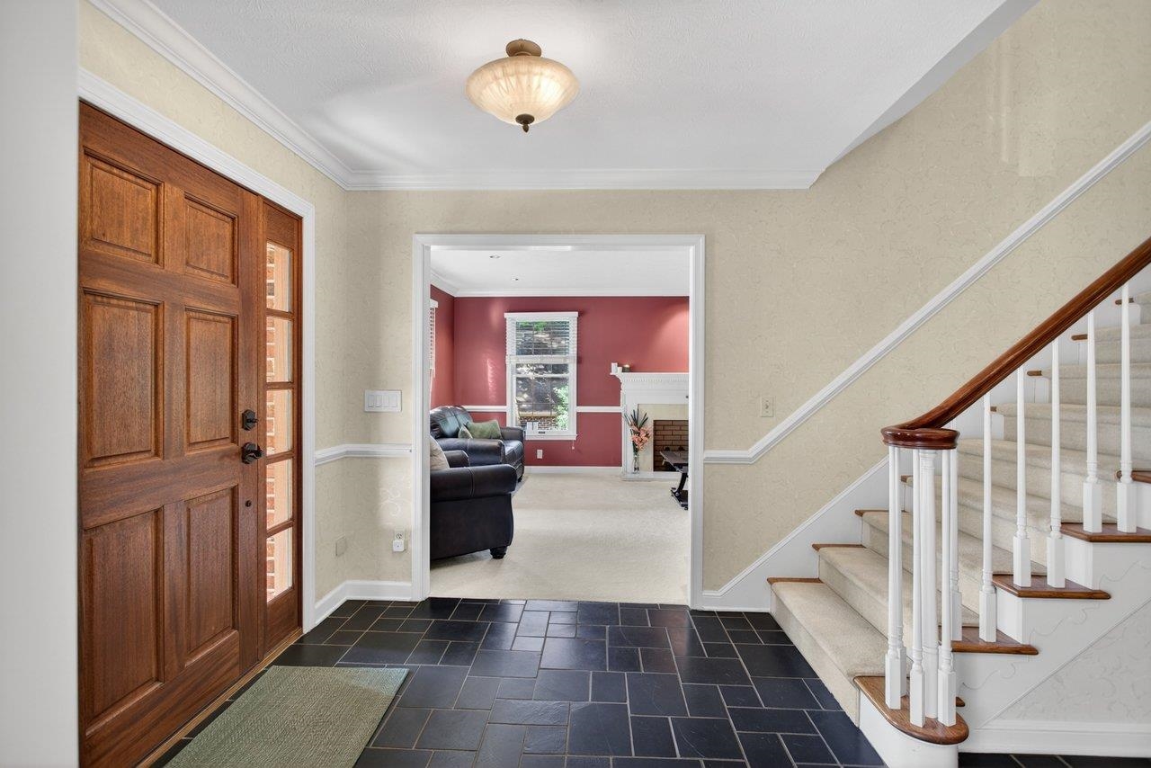 207 FAIRWAY DR