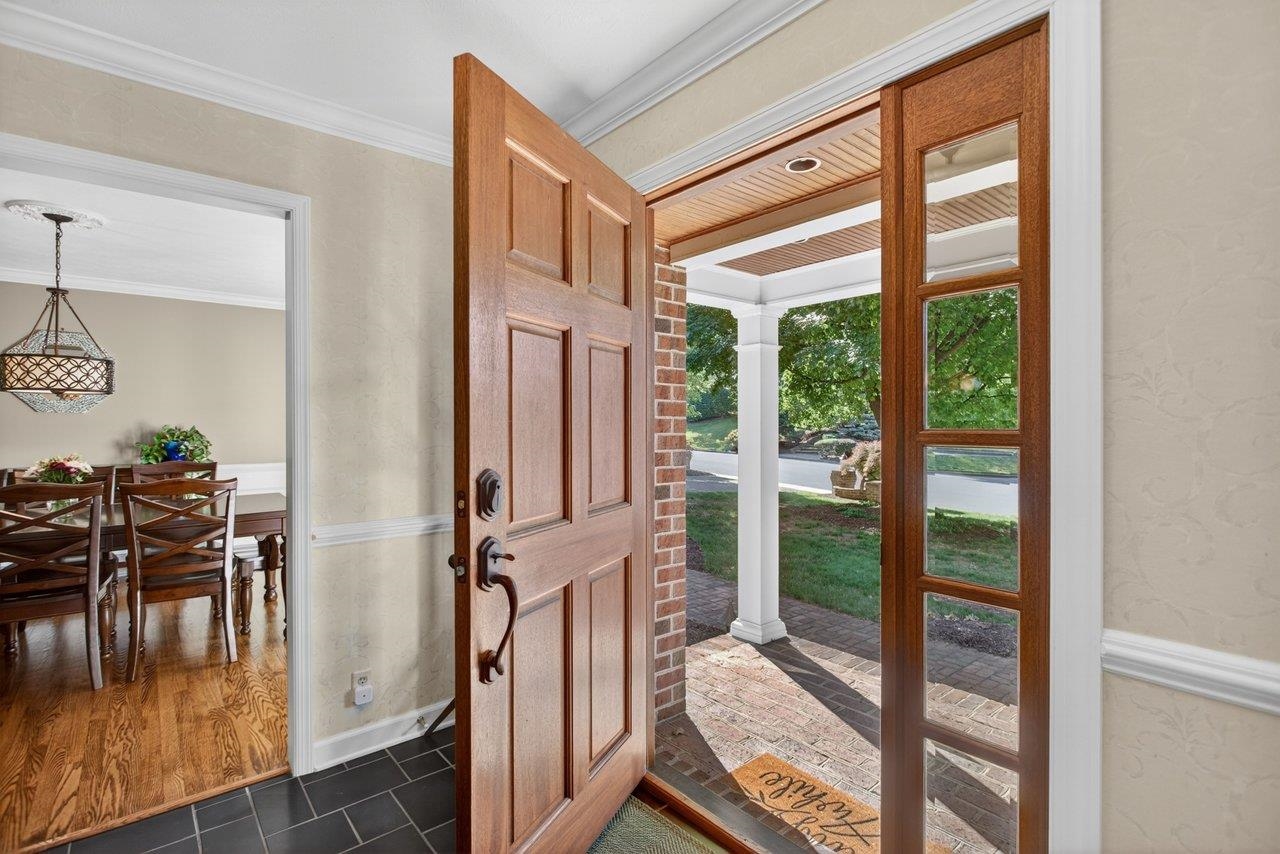 207 FAIRWAY DR