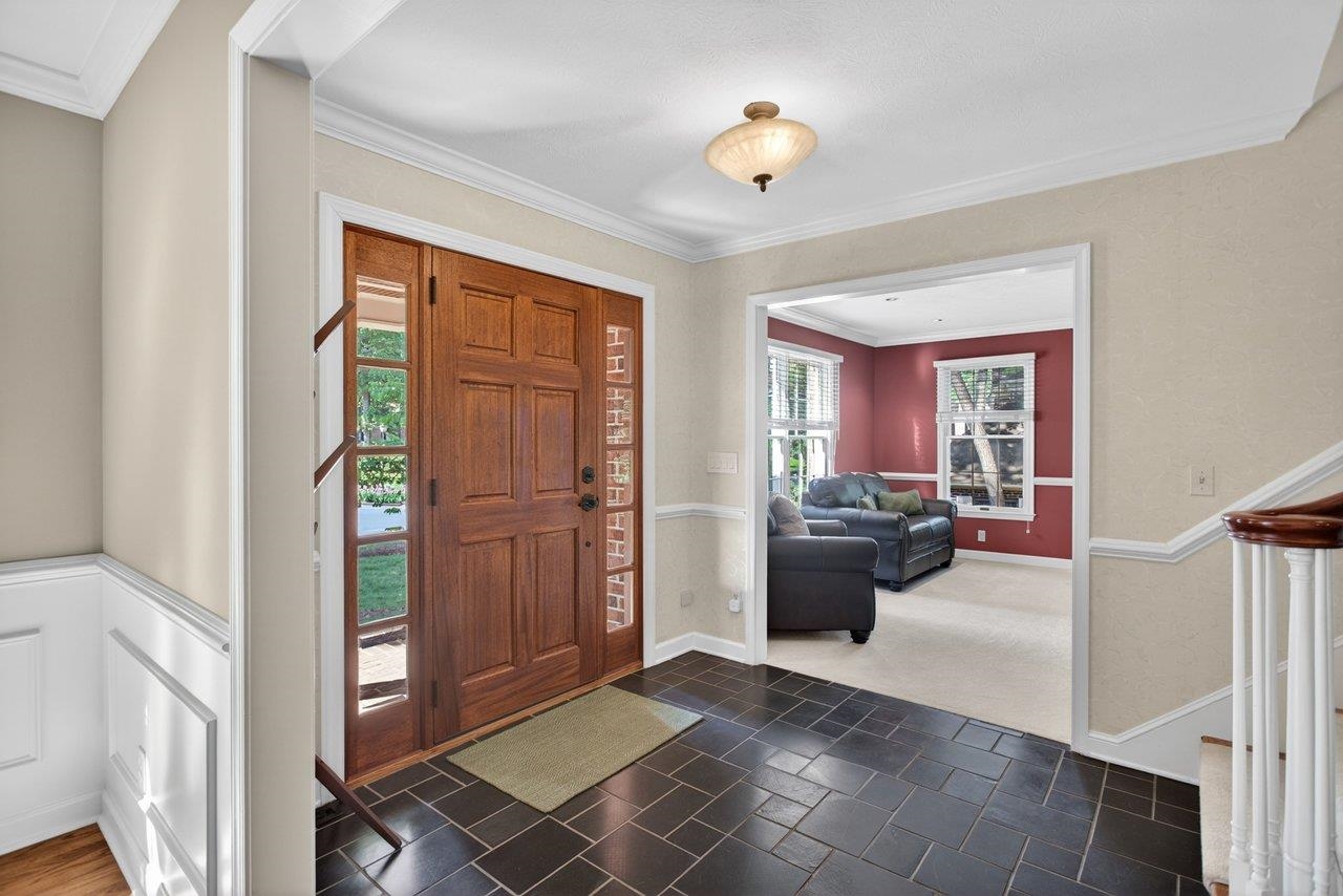 207 FAIRWAY DR