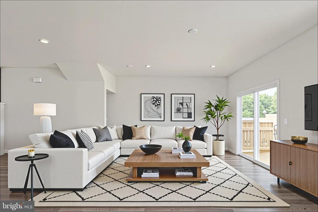 8804 SELBY COURT