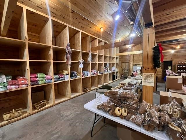 2570 LITTLE CALF PASTURE HWY