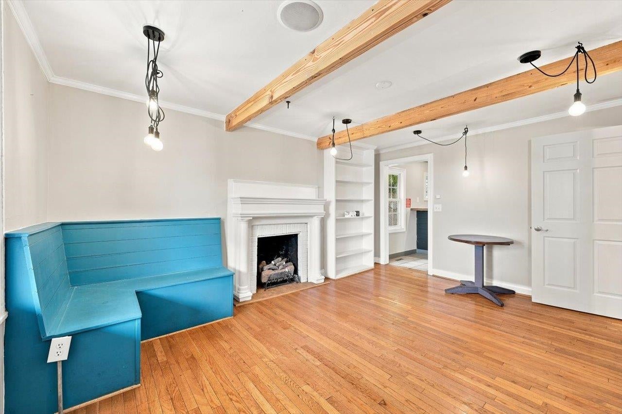 908 MAIN ST W