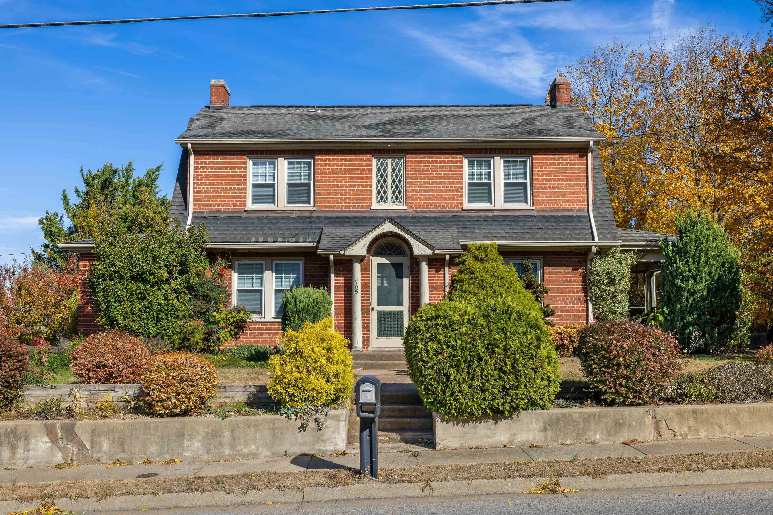 705 Richmond Ave