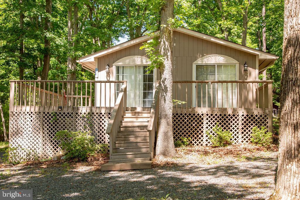 207 CREEKSIDE DR