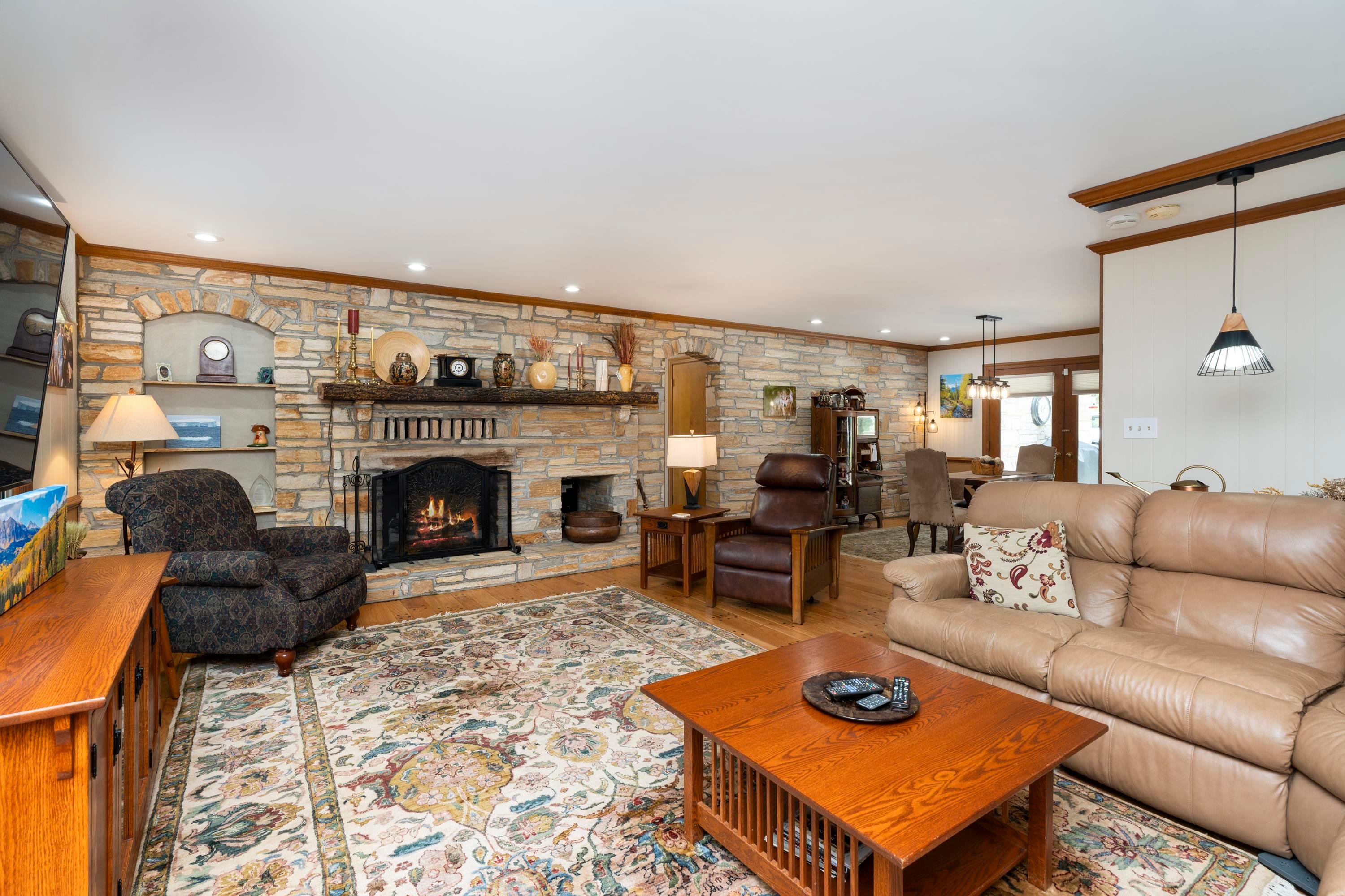 890 BLUE RIDGE DR