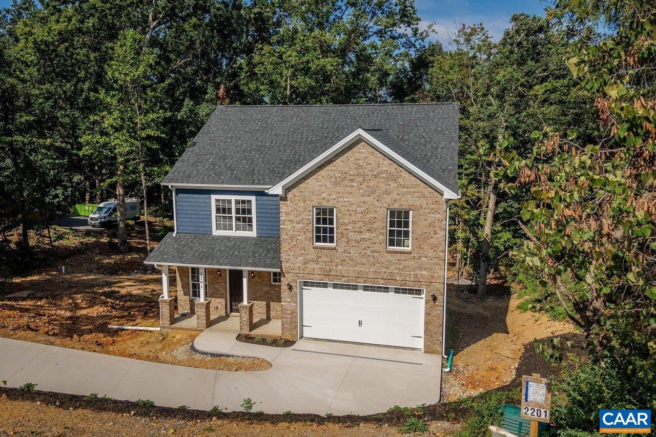 2201 PEARL LN