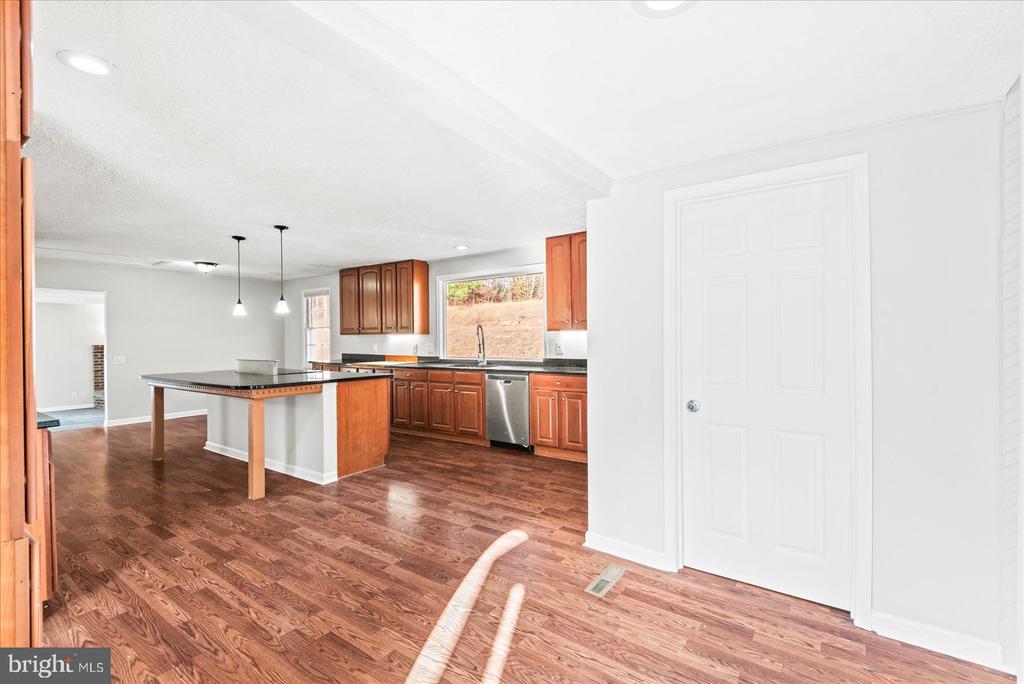 200 WEISE DR