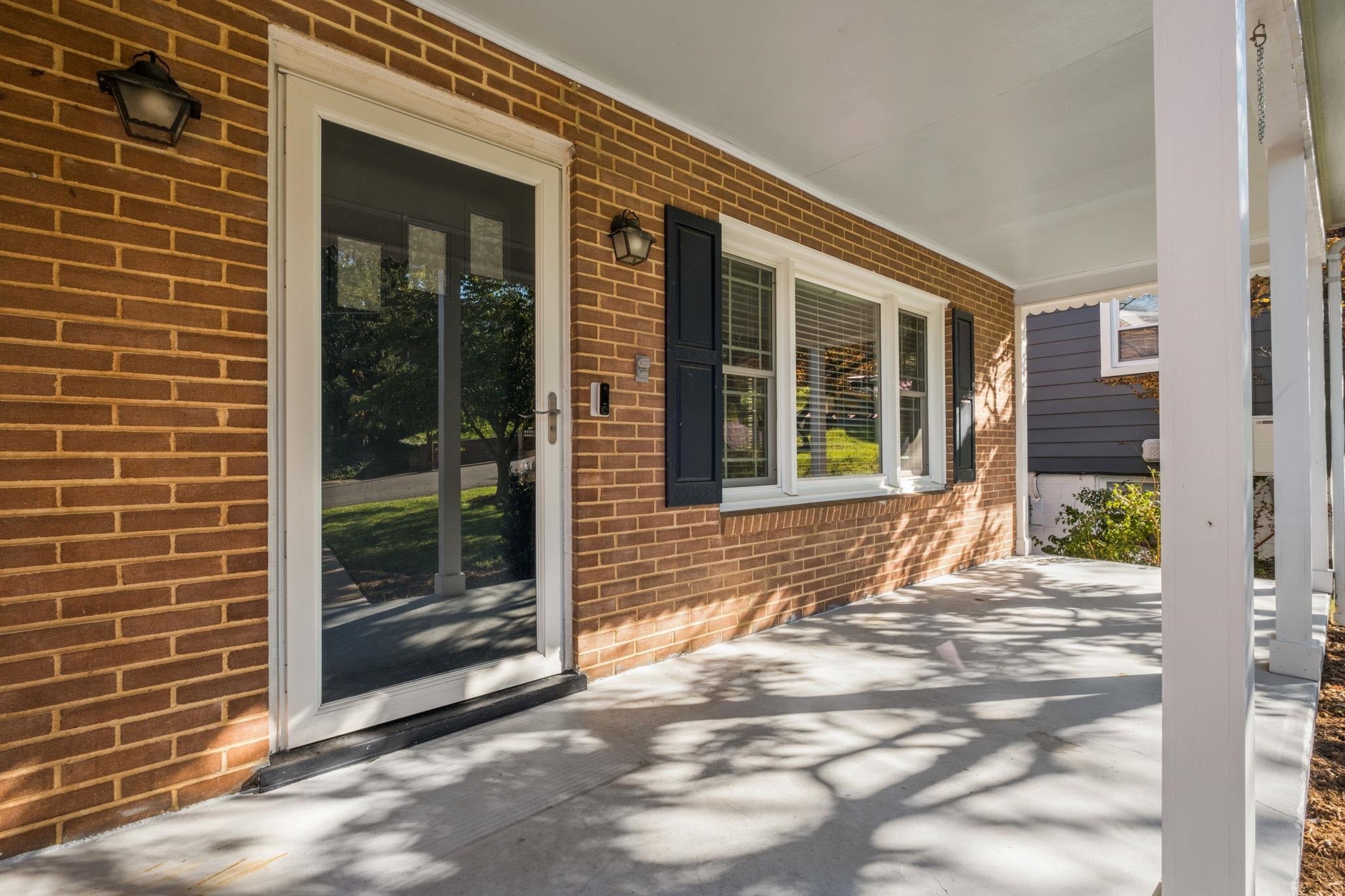 411 HENDREN AVE
