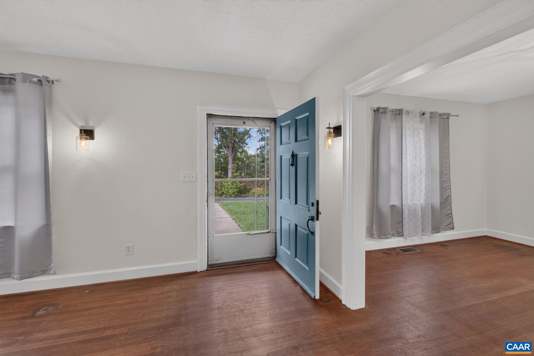 912 LYNDHURST RD