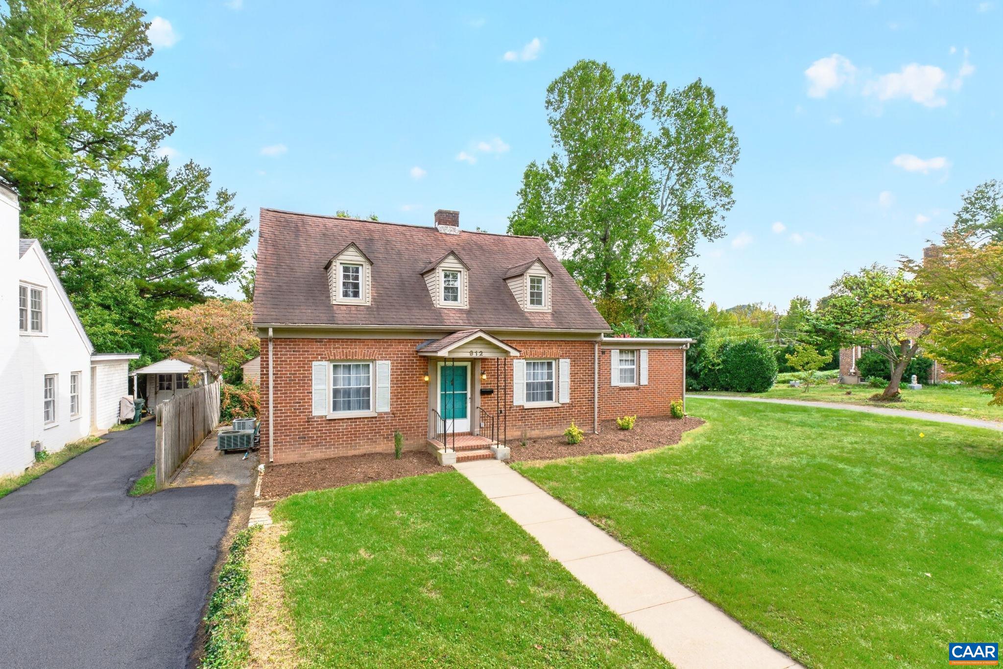 912 LYNDHURST RD