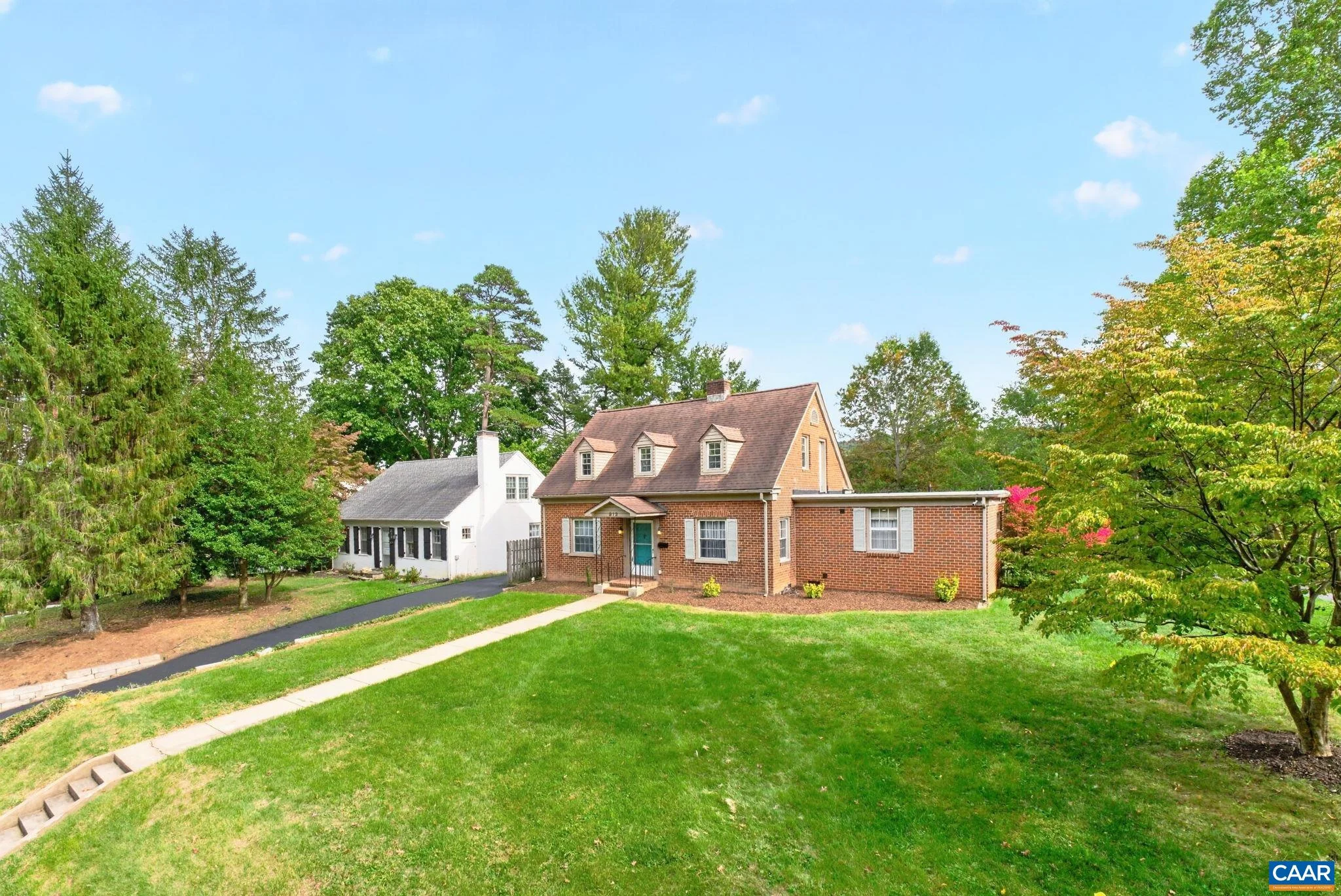 912 Lyndhurst Rd