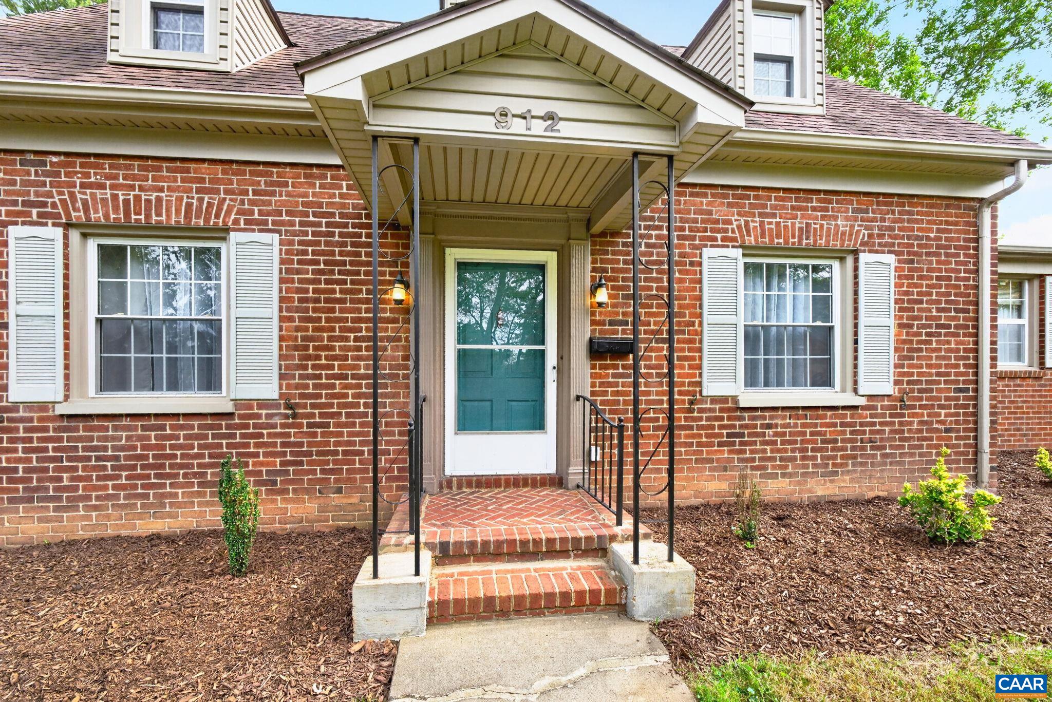 912 LYNDHURST RD