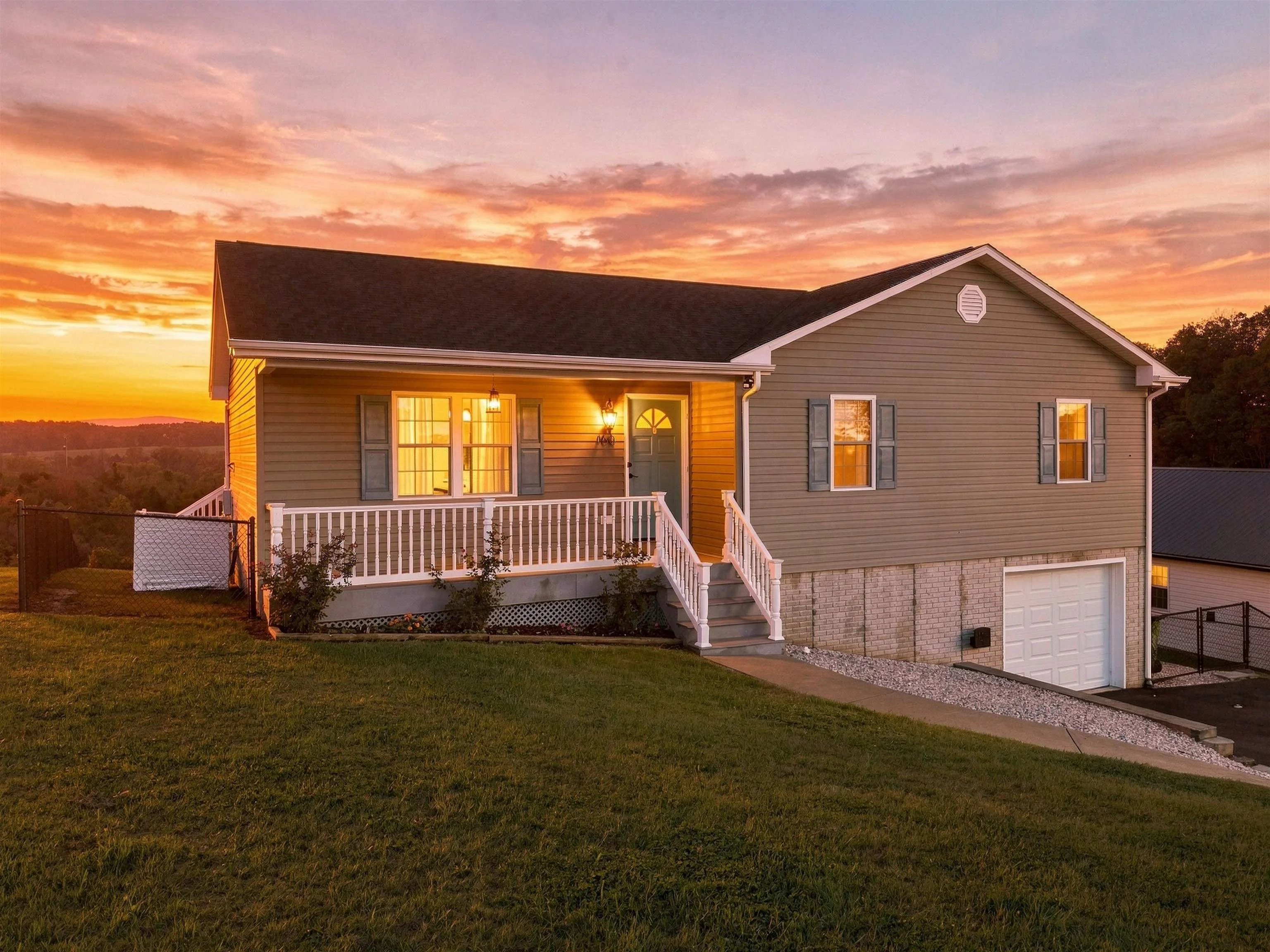 160 Greenview Dr