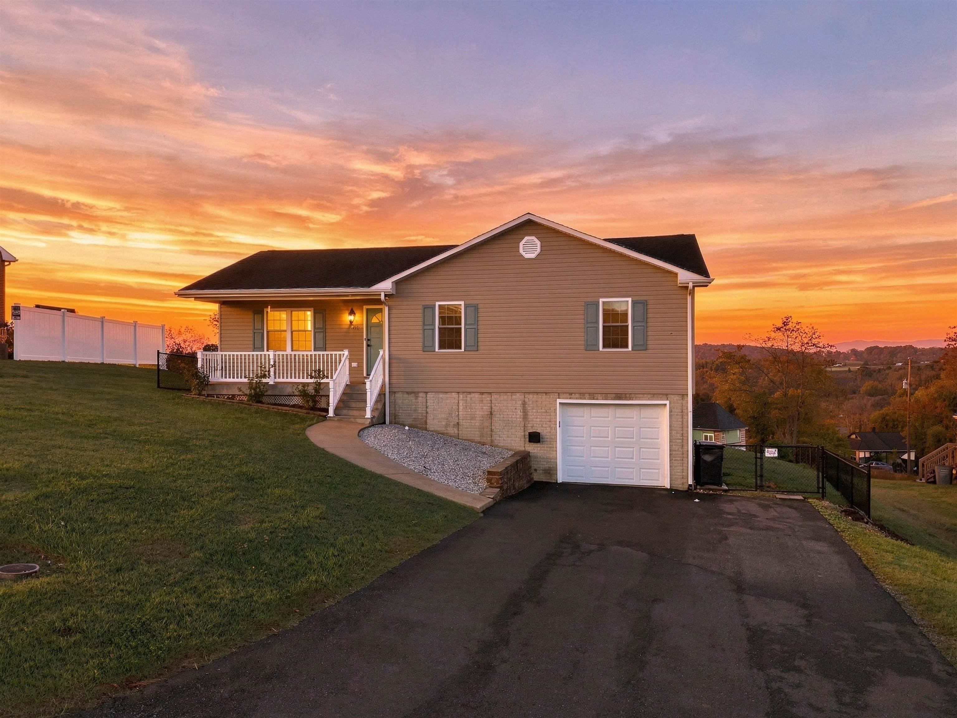 160 GREENVIEW DR
