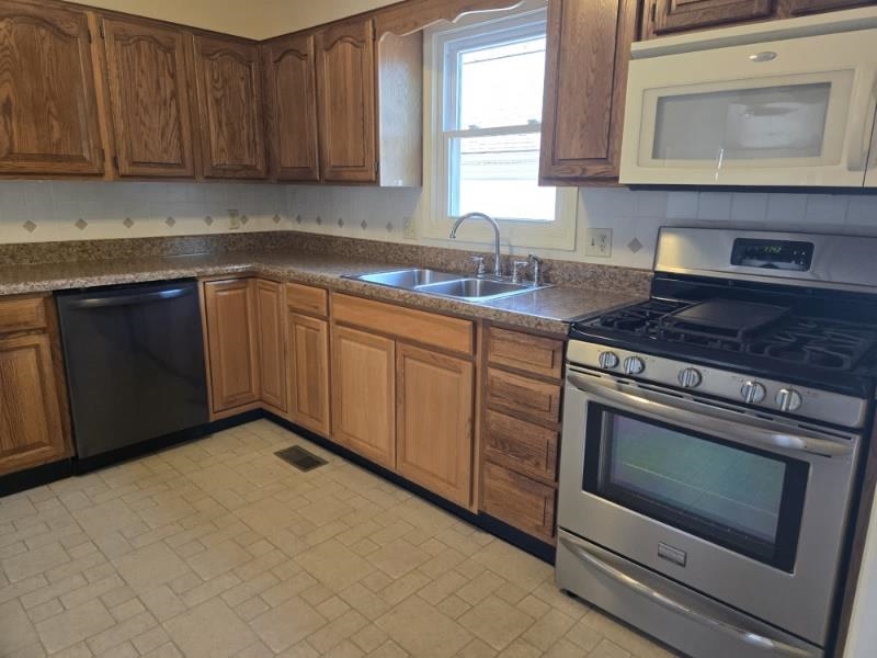 1326 MEADOWLARK DR