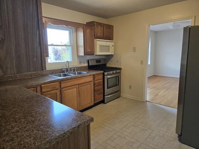 1326 MEADOWLARK DR
