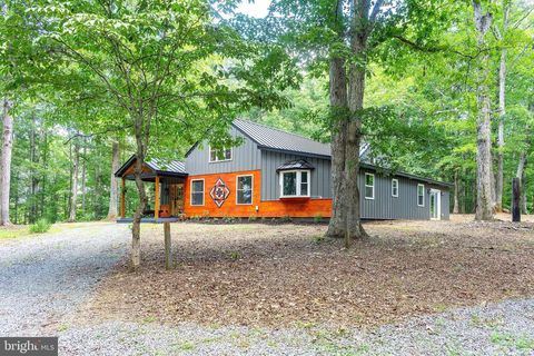 Photo of 18184 Crawford Ln, Gordonsville, VA 22942 (MLS # VAOR2010236)