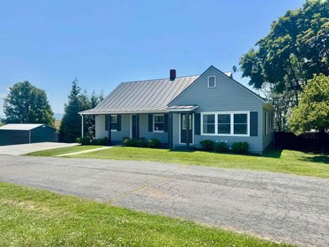 29 MAPLE HILL LN Weyers Cave VA 24486