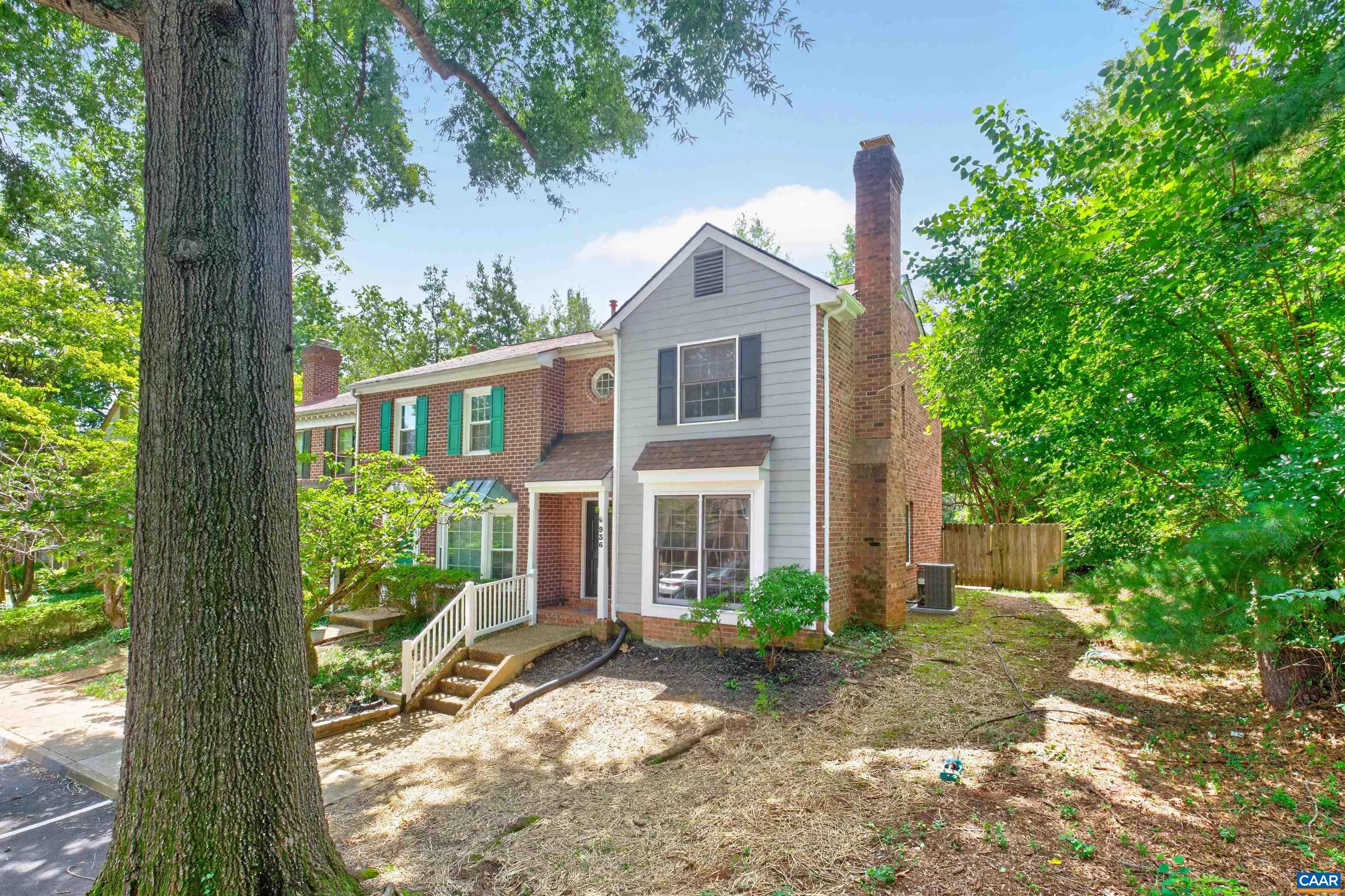936 Huntwood Ln