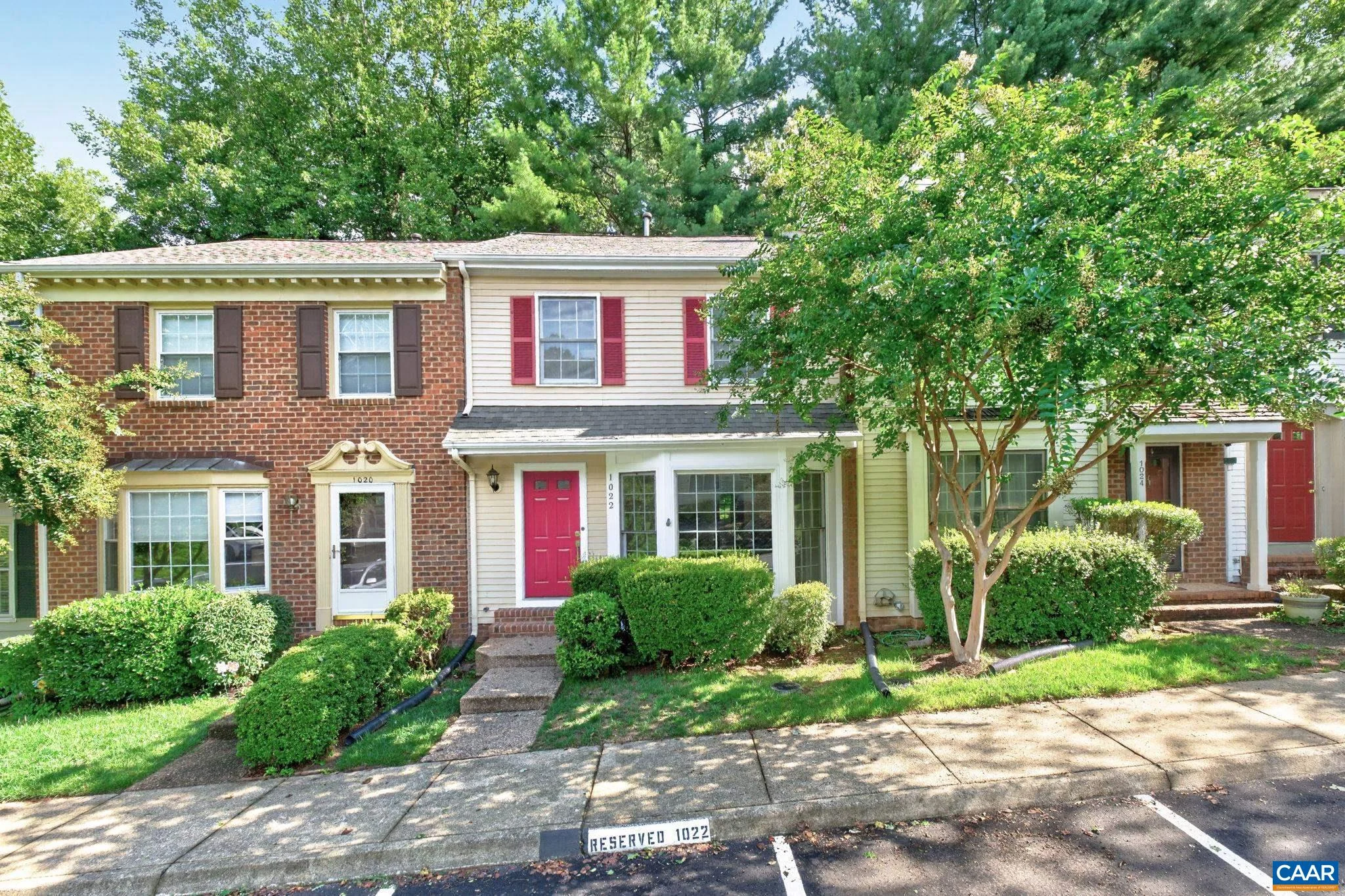 1022 Huntwood Ln