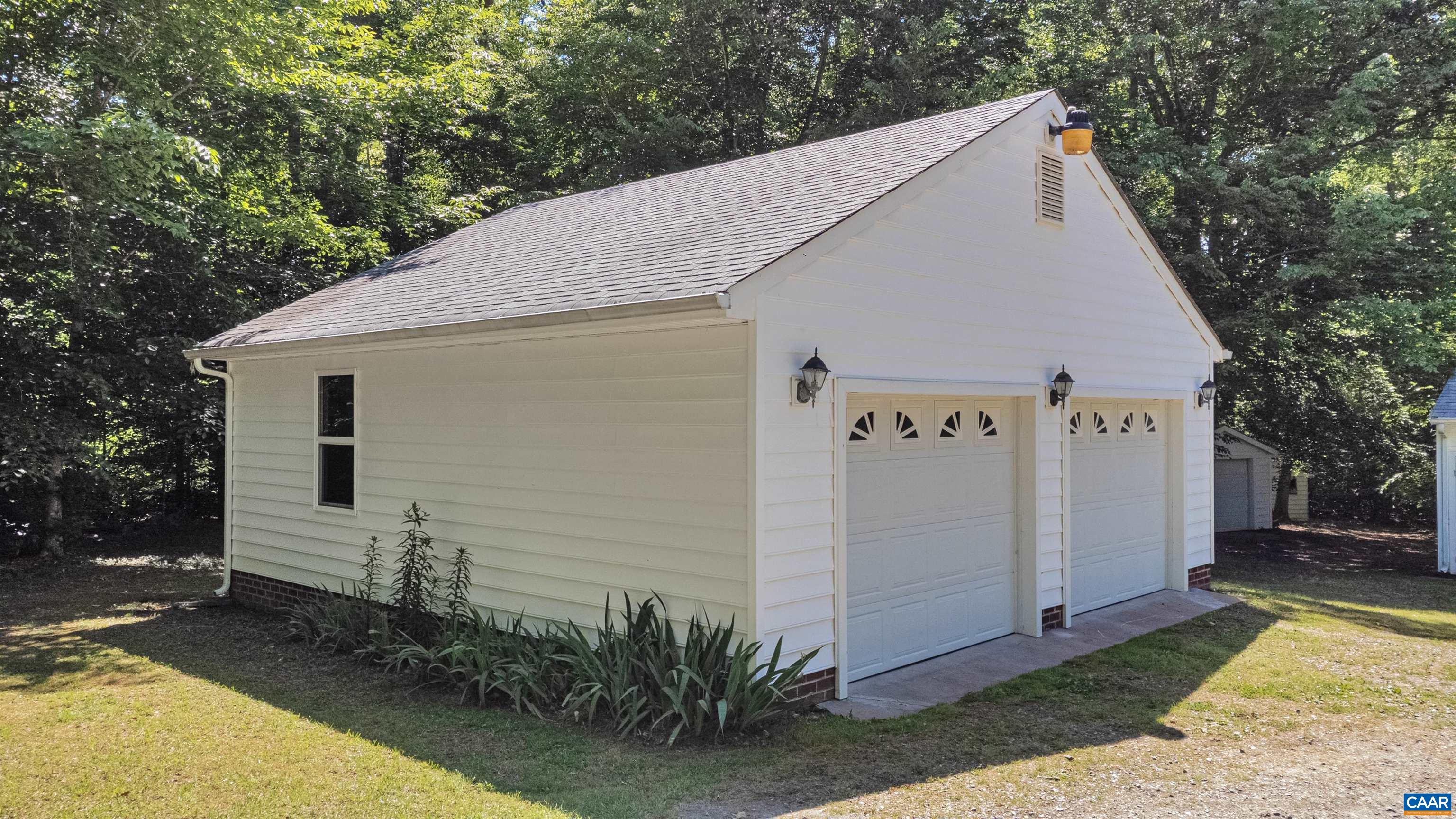 2415 BELLE MEADE RD